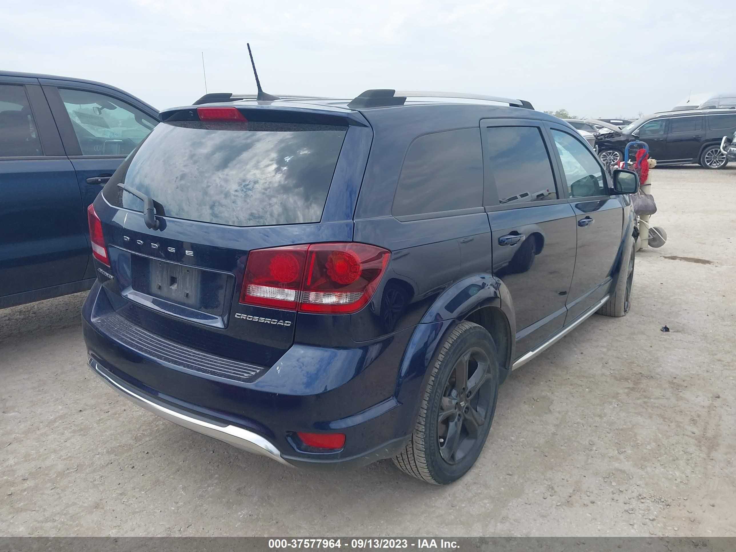 Photo 3 VIN: 3C4PDCGBXKT746733 - DODGE JOURNEY 