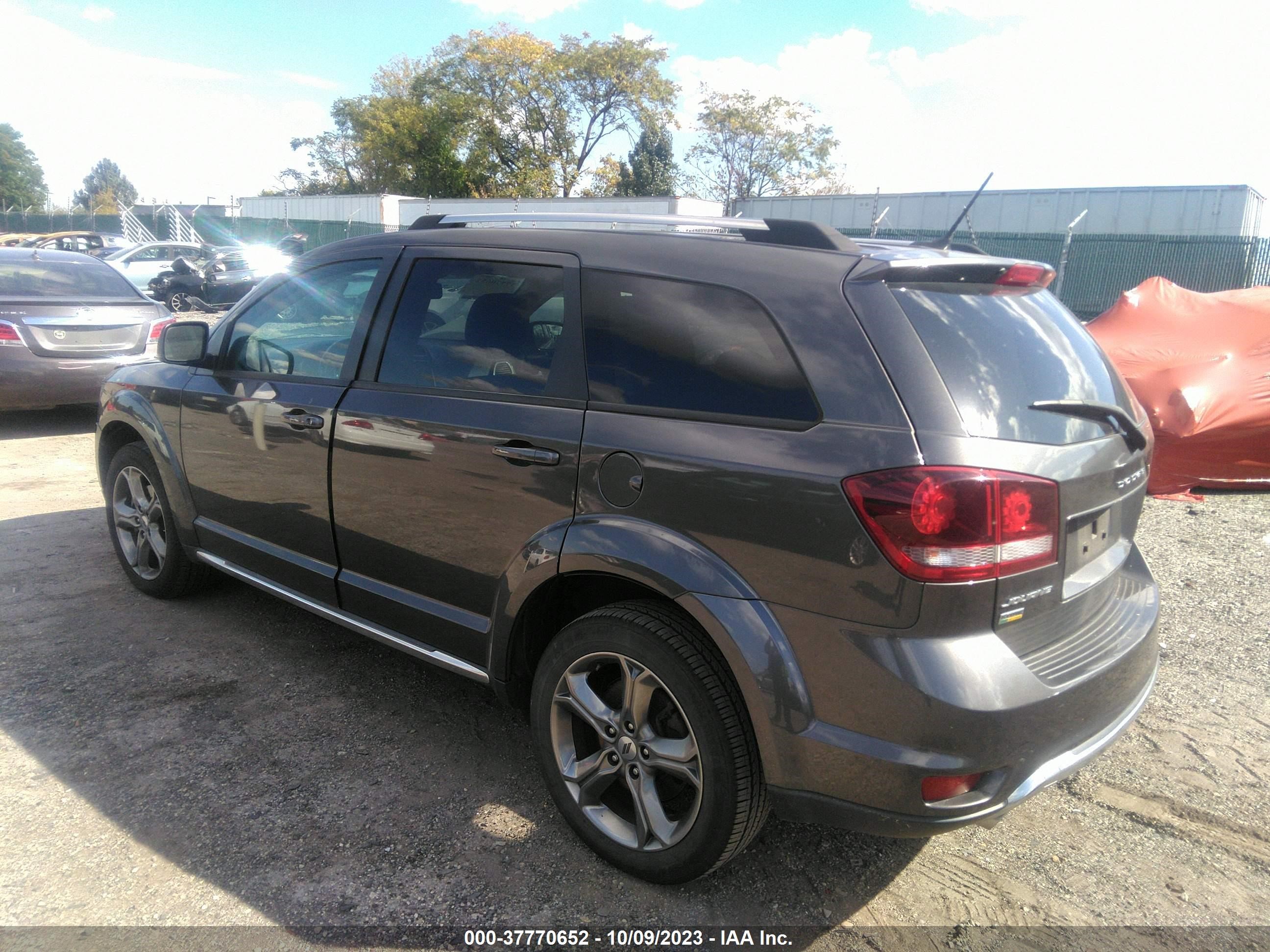 Photo 2 VIN: 3C4PDCGG5JT156675 - DODGE JOURNEY 