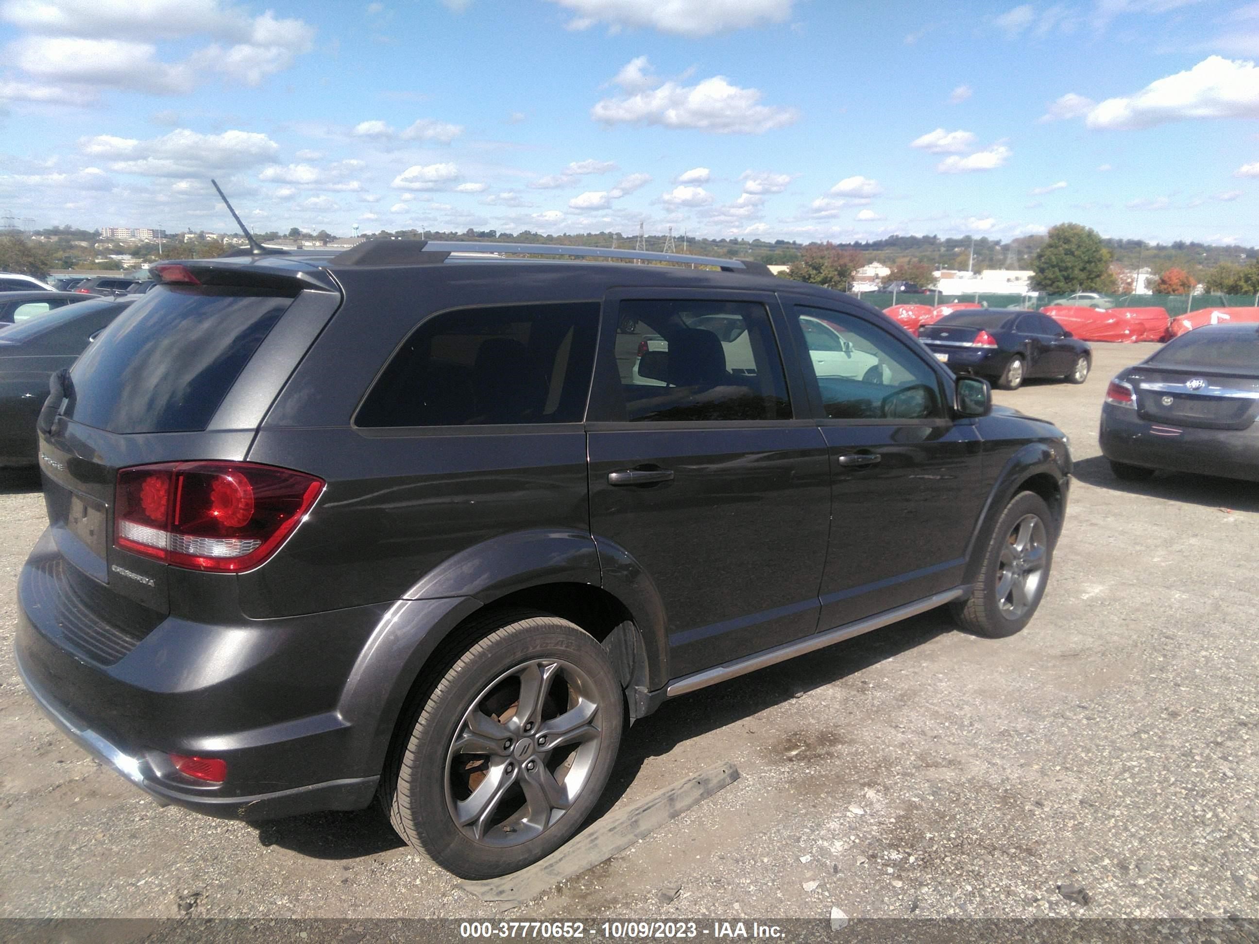 Photo 3 VIN: 3C4PDCGG5JT156675 - DODGE JOURNEY 