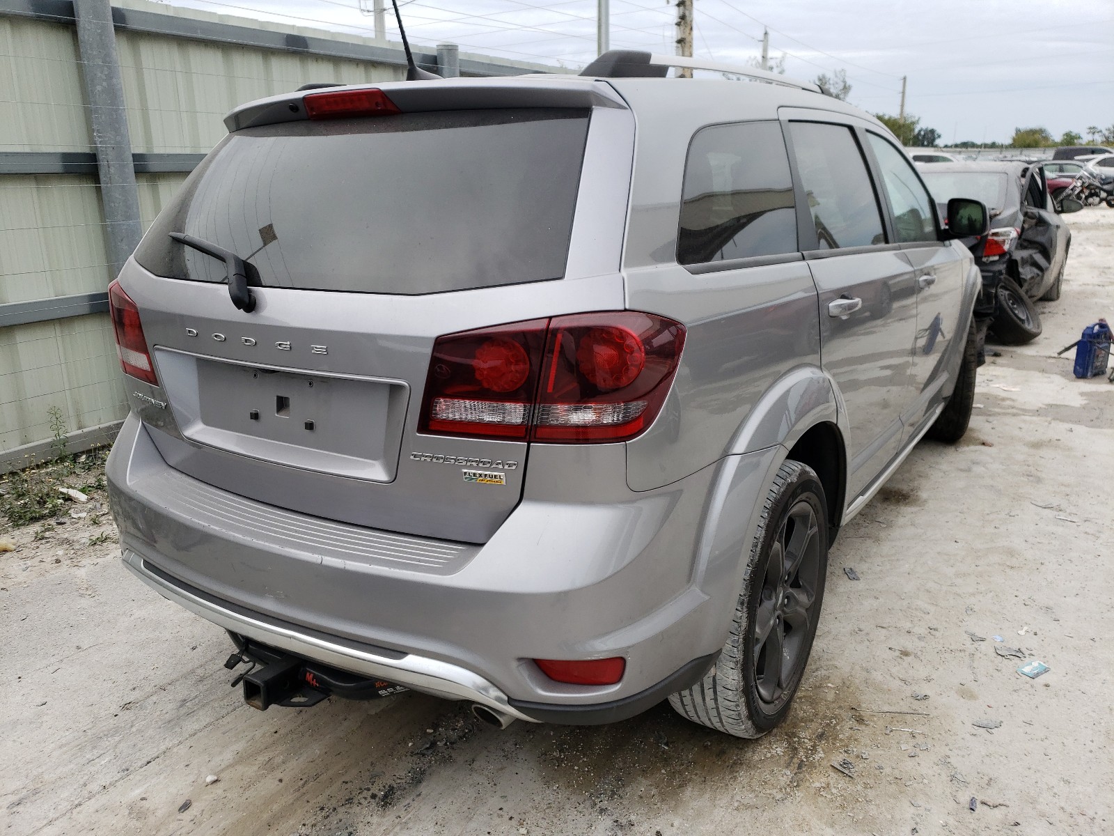 Photo 3 VIN: 3C4PDCGG5KT693659 - DODGE JOURNEY CR 