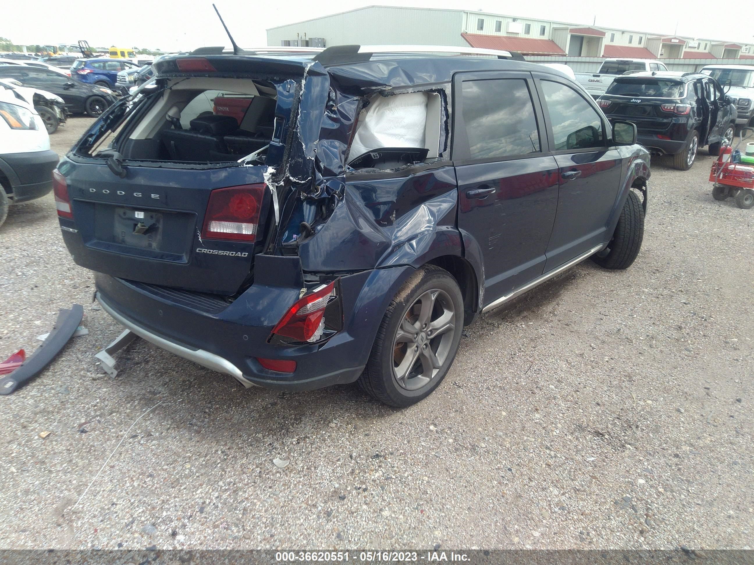 Photo 3 VIN: 3C4PDCGGXJT172094 - DODGE JOURNEY 