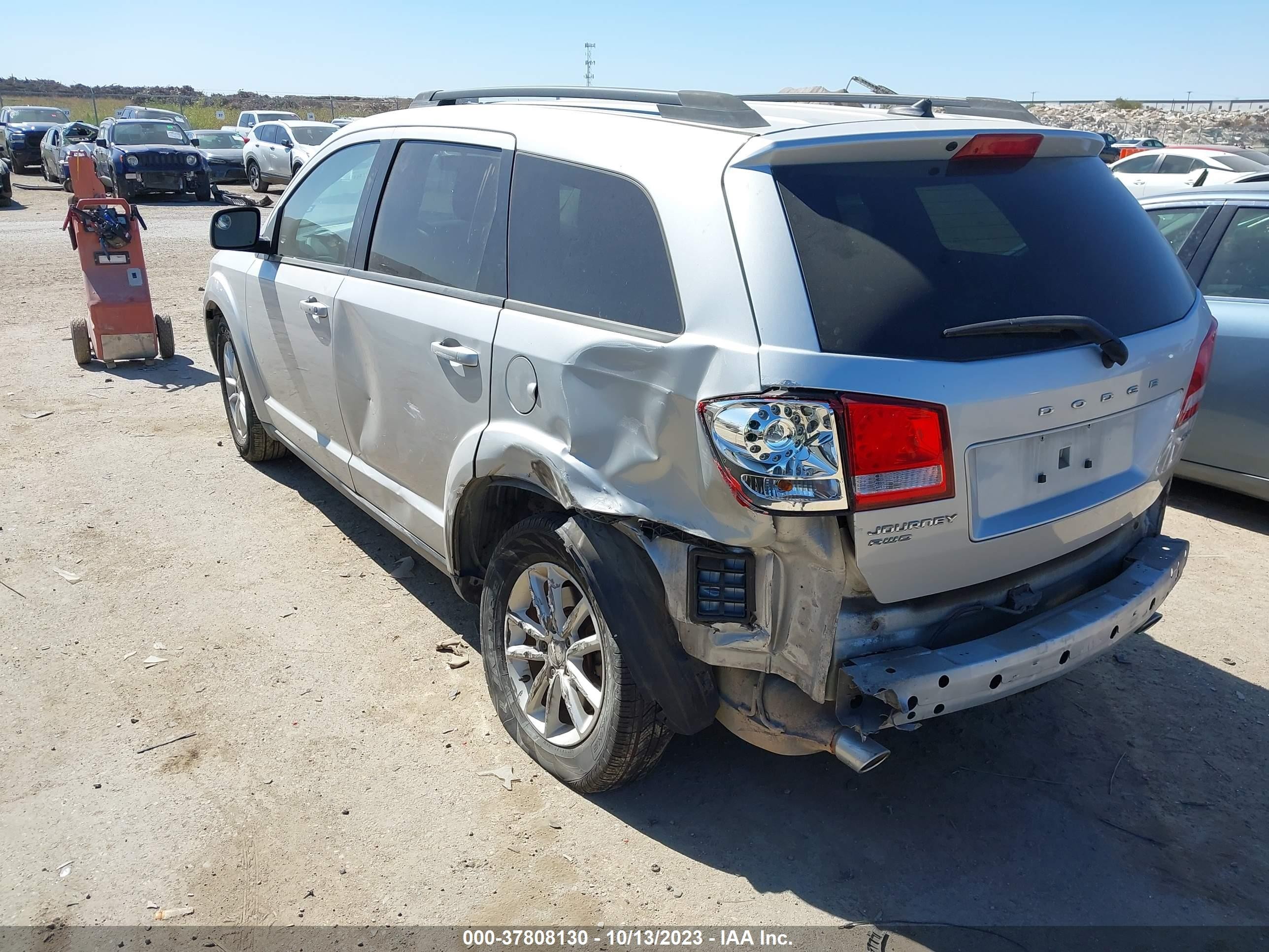 Photo 2 VIN: 3C4PDDBG6DT586796 - DODGE JOURNEY 