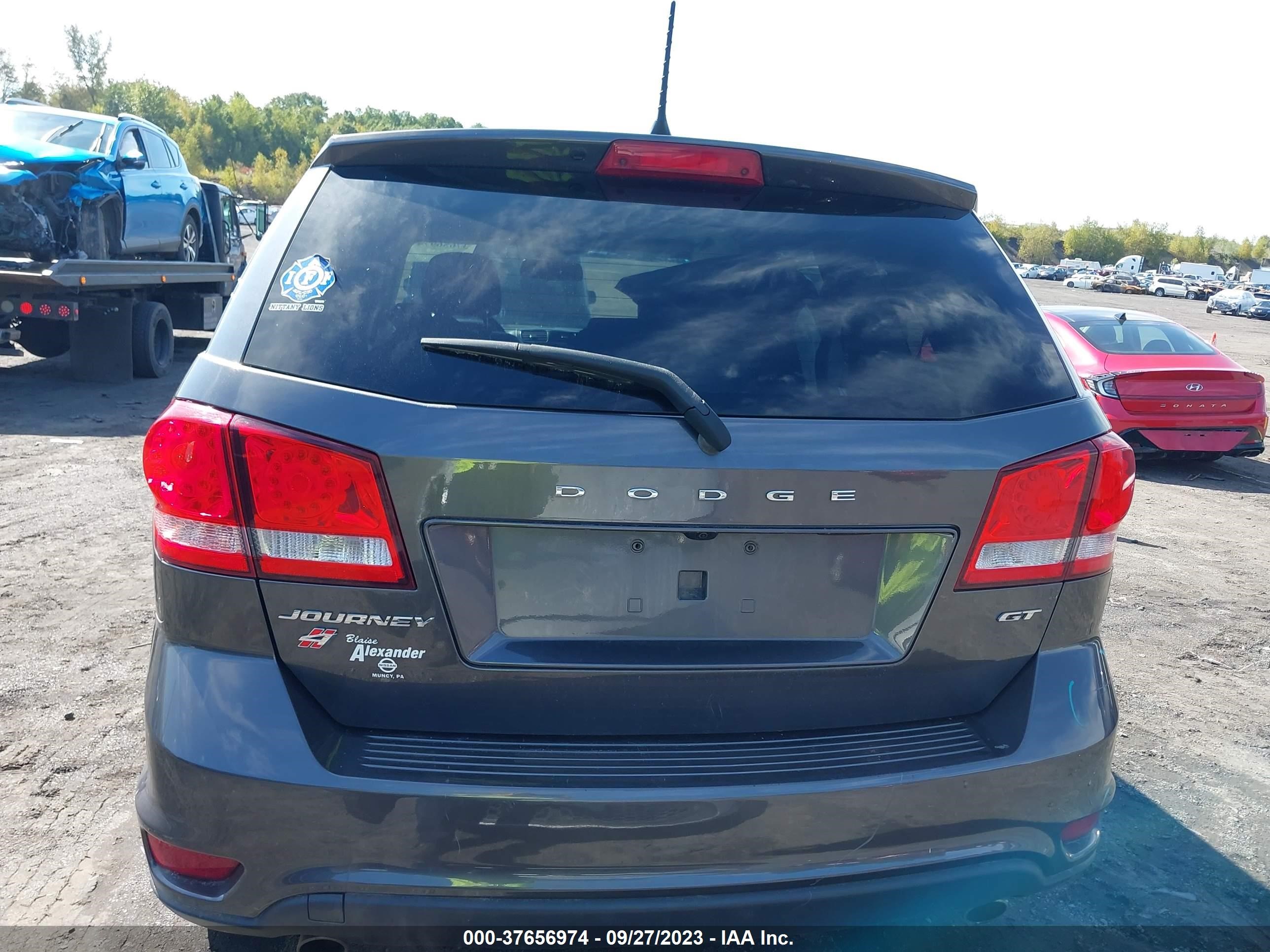 Photo 15 VIN: 3C4PDDEG6JT514763 - DODGE JOURNEY 