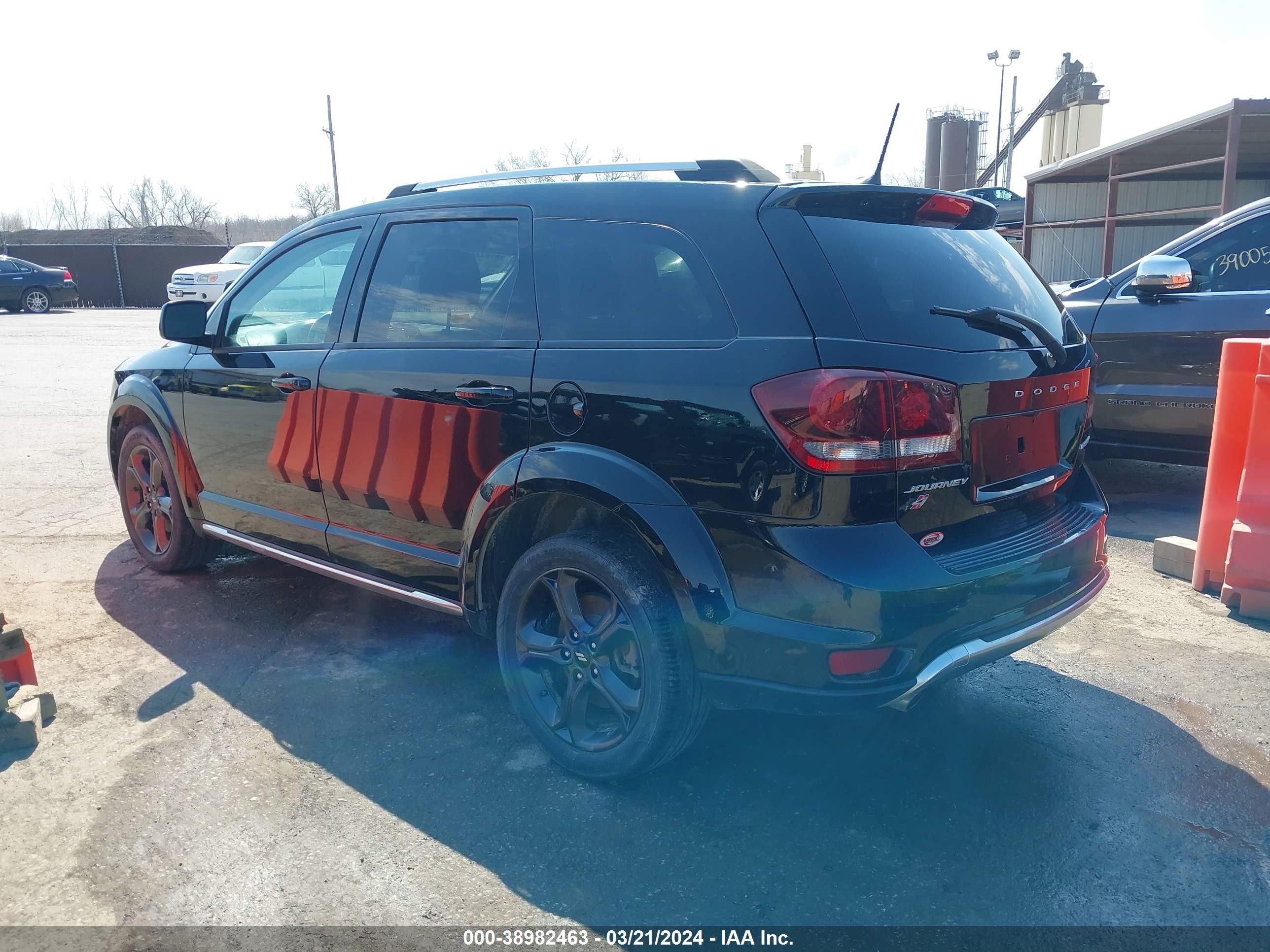 Photo 3 VIN: 3C4PDDGG6JT514646 - DODGE JOURNEY 