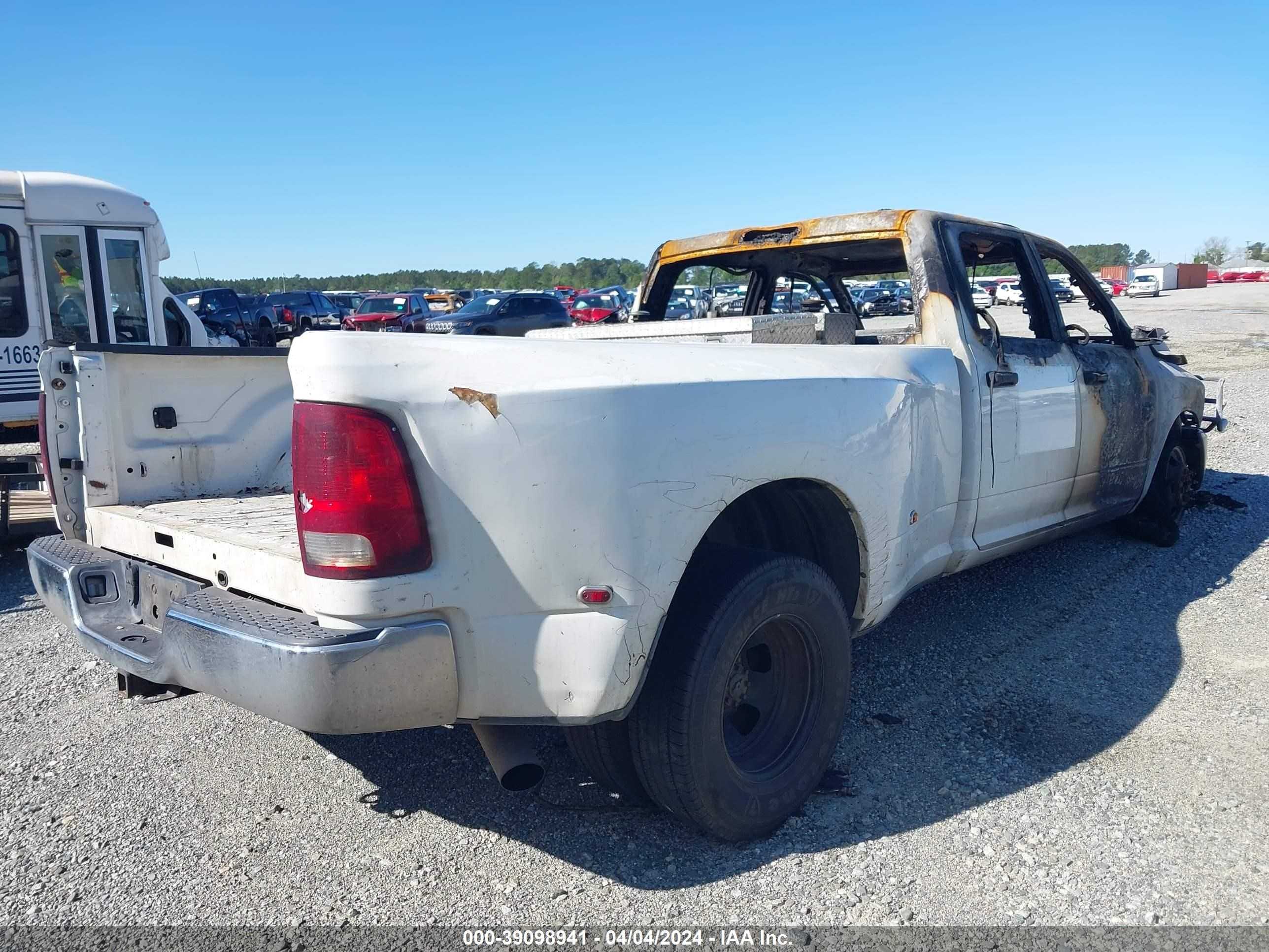 Photo 3 VIN: 3C63DPGL0CG201902 - DODGE RAM 