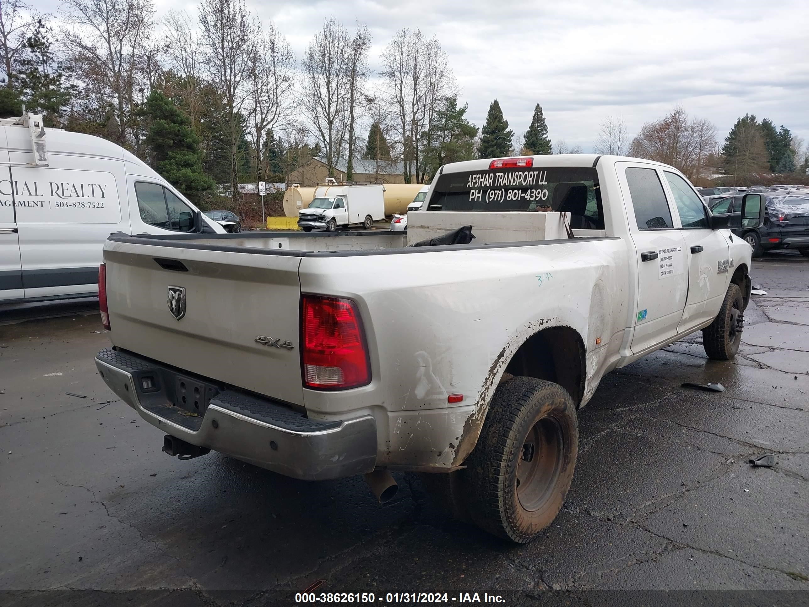 Photo 4 VIN: 3C63RRGL6JG230914 - RAM 3500 