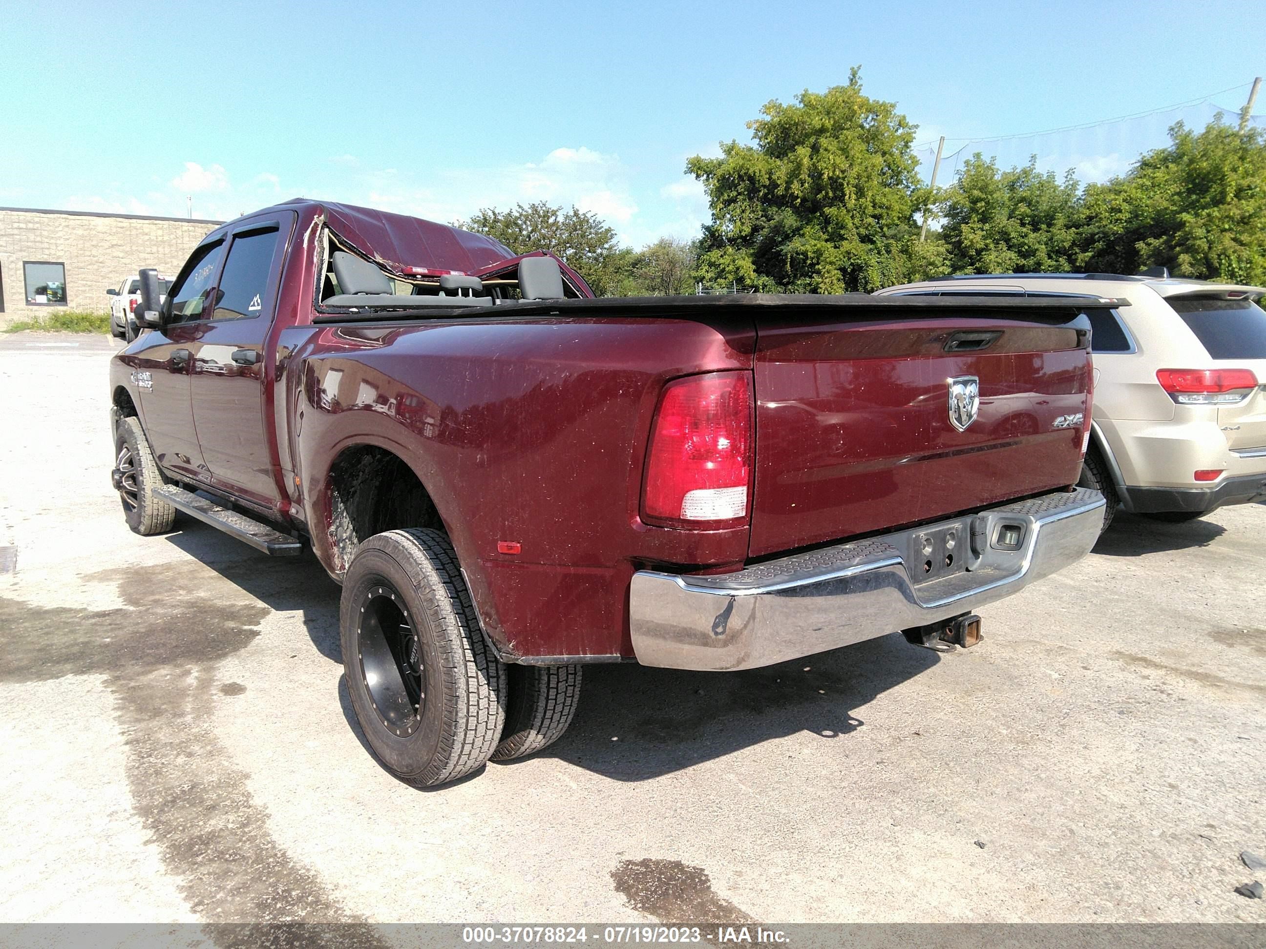 Photo 2 VIN: 3C63RRGLXJG335147 - RAM 3500 