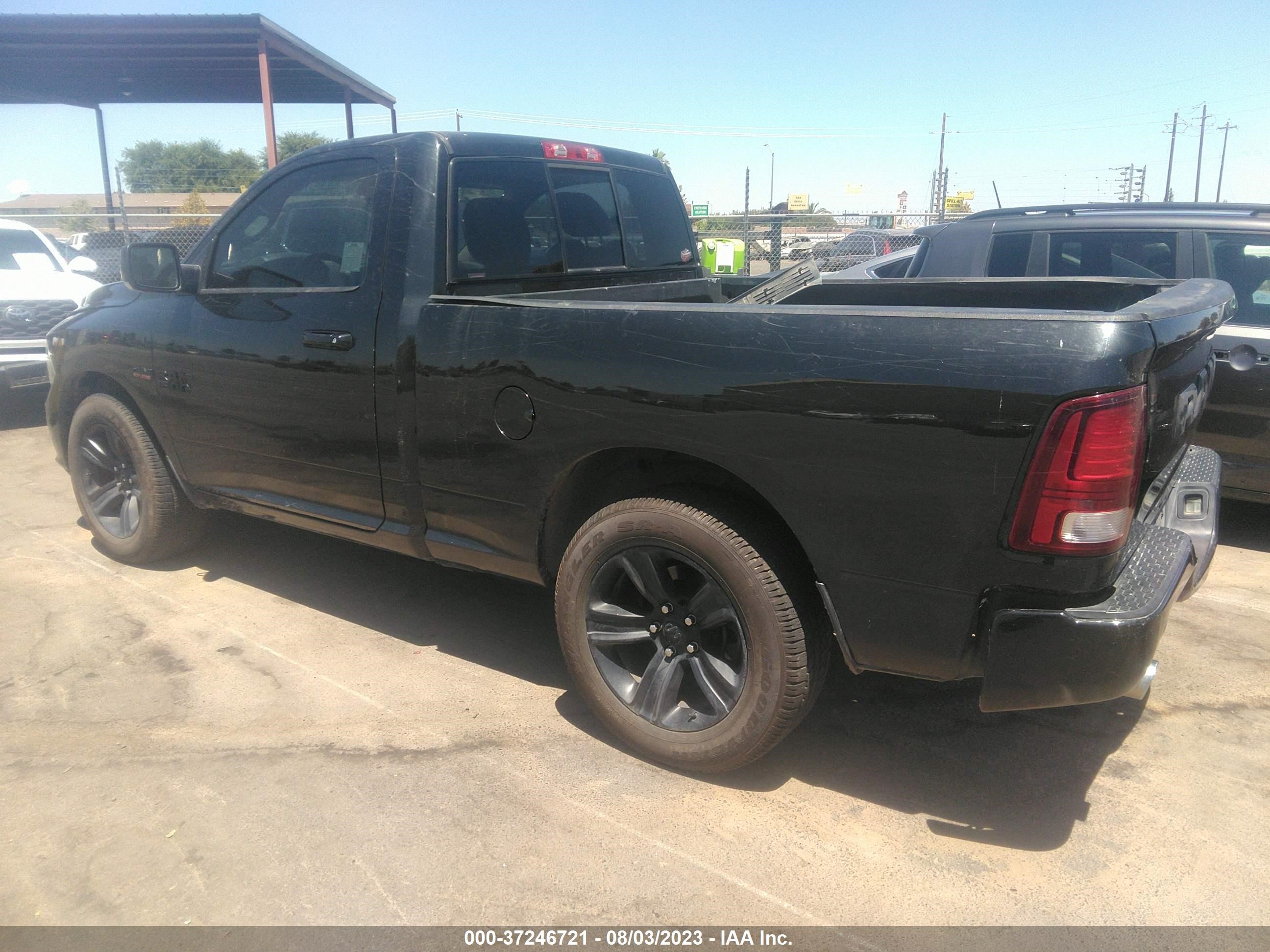 Photo 2 VIN: 3C6JR6CT8JG174650 - RAM 1500 