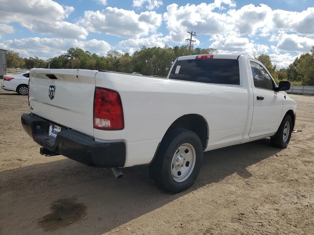 Photo 2 VIN: 3C6JR6DG2HG671947 - RAM 1500 