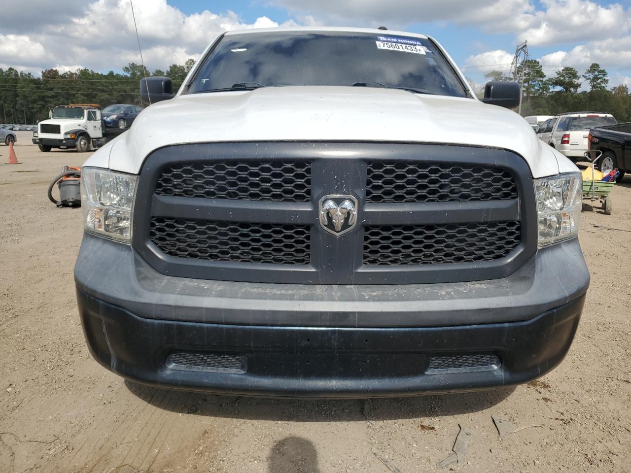 Photo 4 VIN: 3C6JR6DG2HG671947 - RAM 1500 