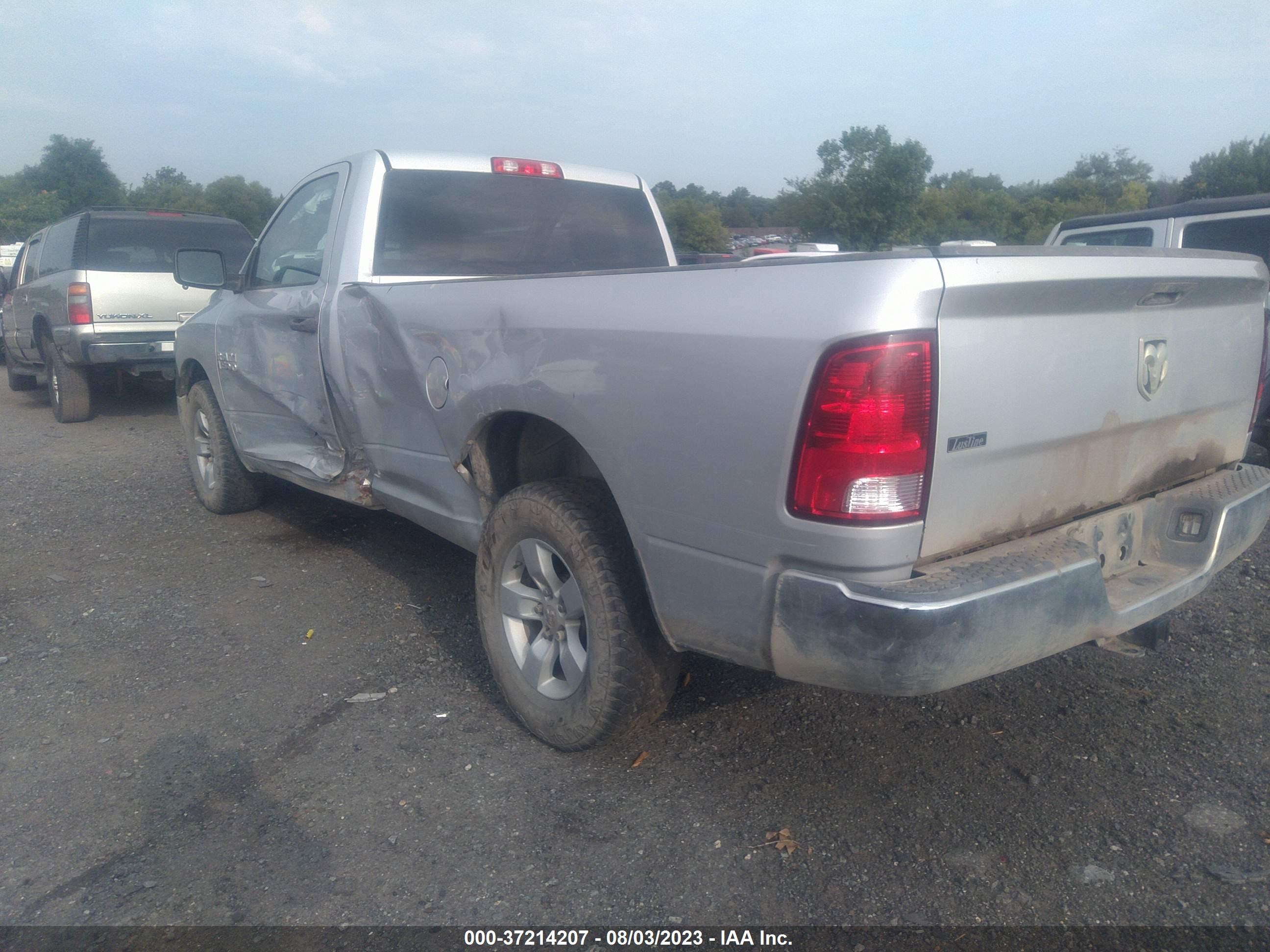 Photo 2 VIN: 3C6JR6DG4HG635130 - RAM 1500 