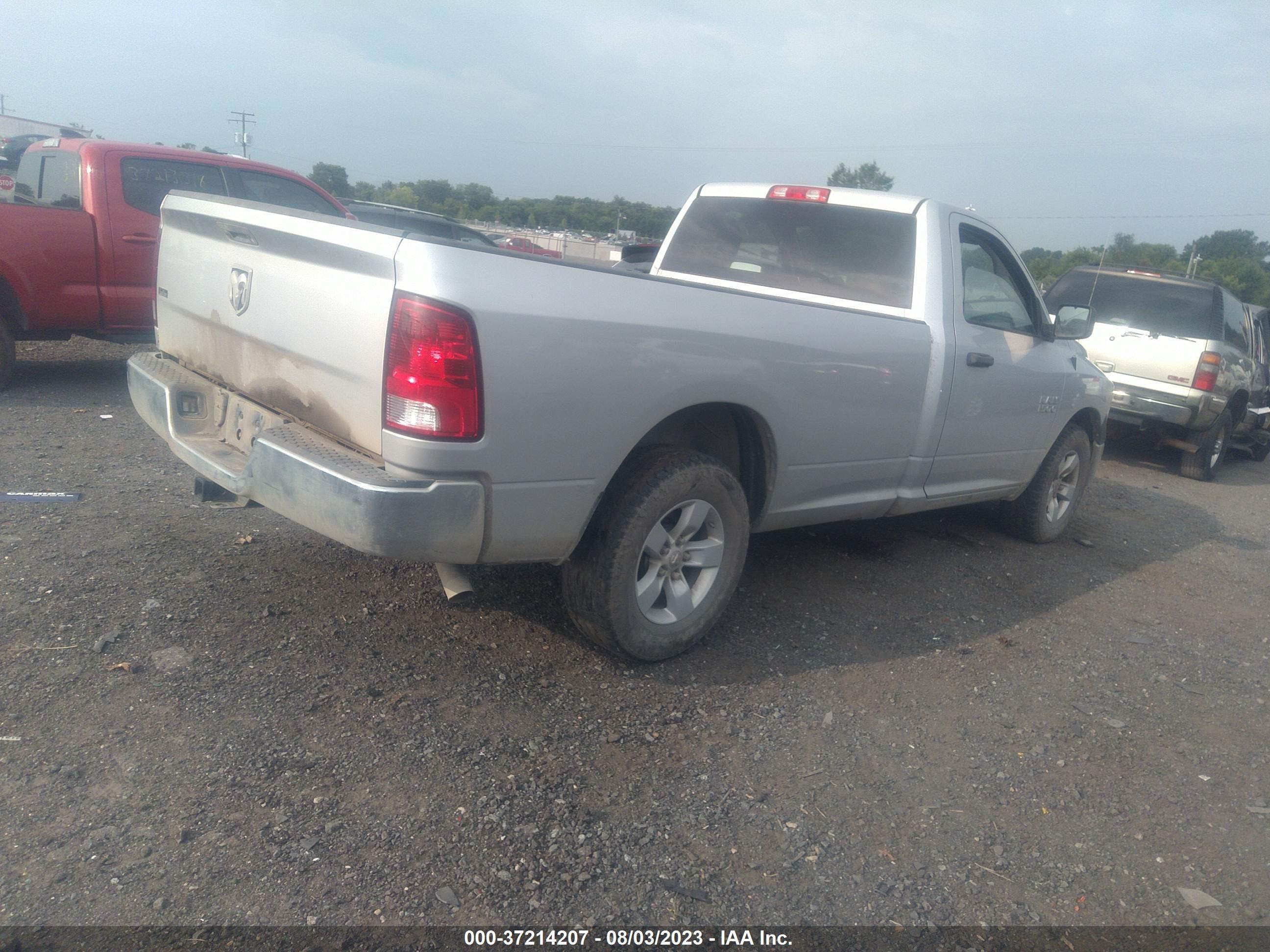 Photo 3 VIN: 3C6JR6DG4HG635130 - RAM 1500 