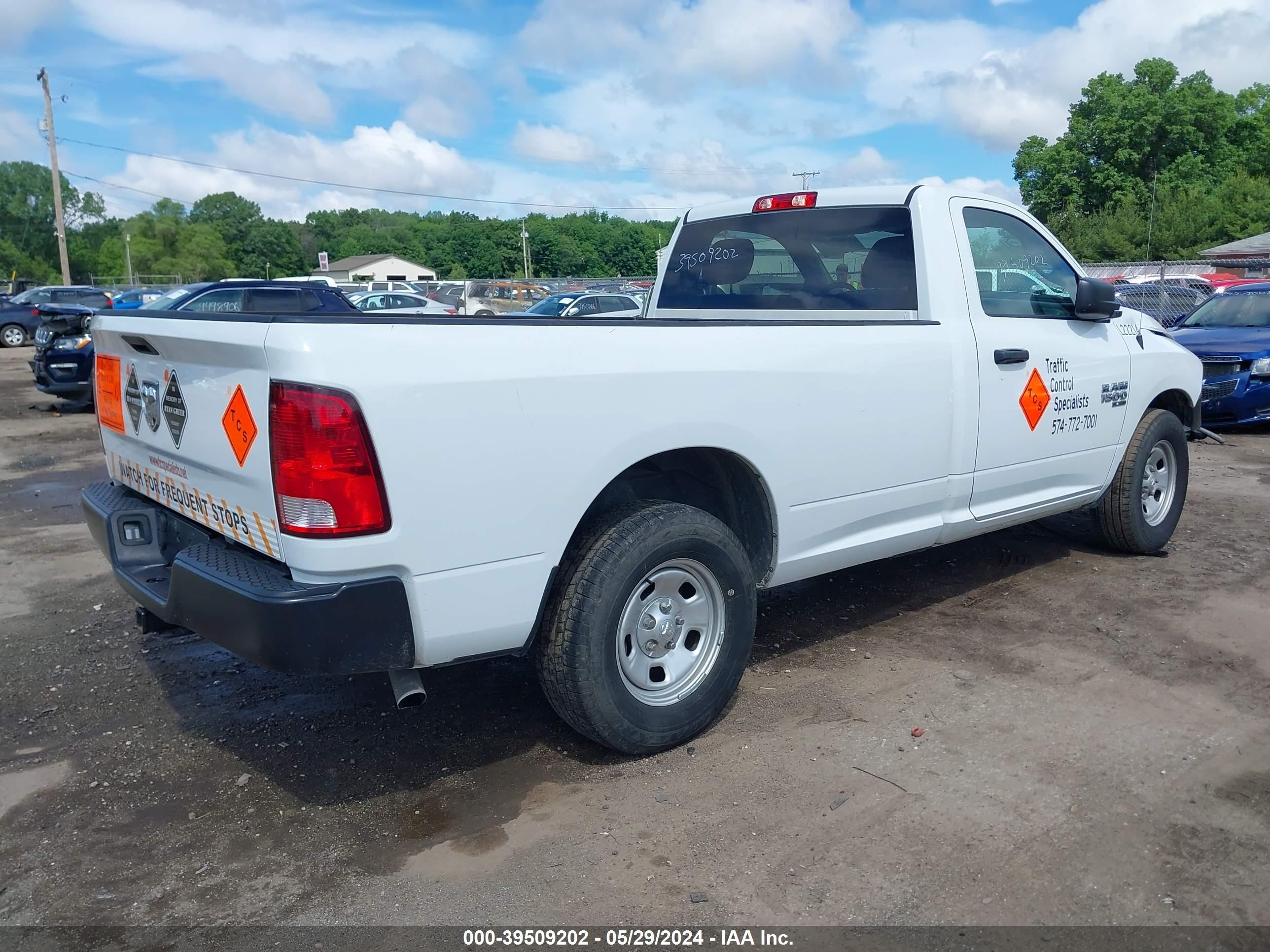 Photo 3 VIN: 3C6JR6DGXNG256712 - RAM 1500 