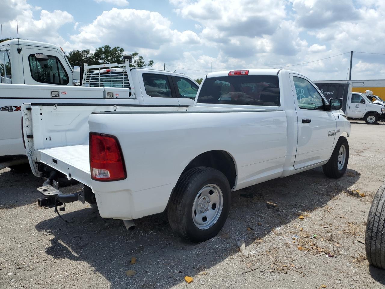 Photo 2 VIN: 3C6JR6DT4HG706694 - RAM 1500 