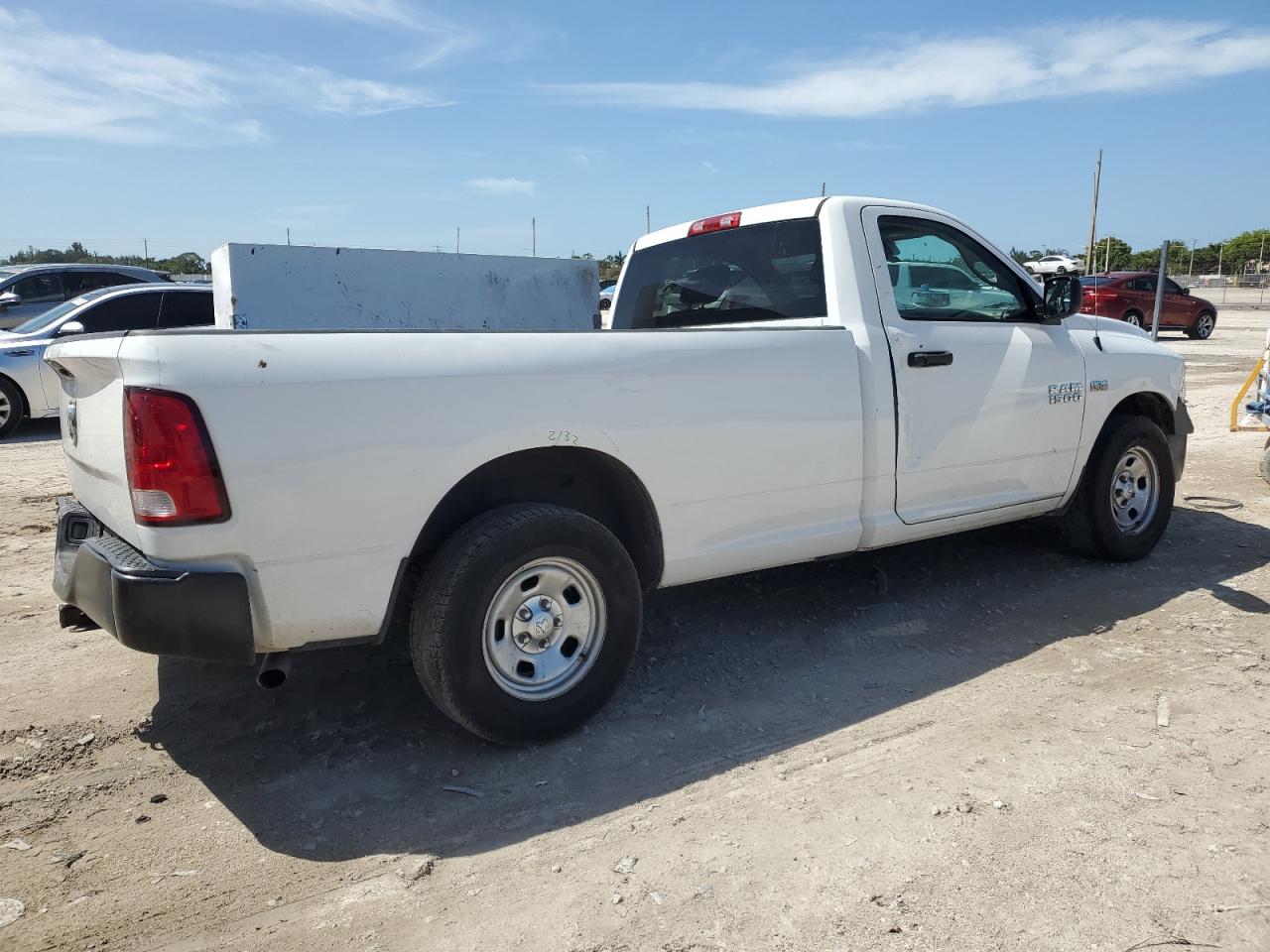 Photo 2 VIN: 3C6JR6DT5JG249853 - RAM 1500 