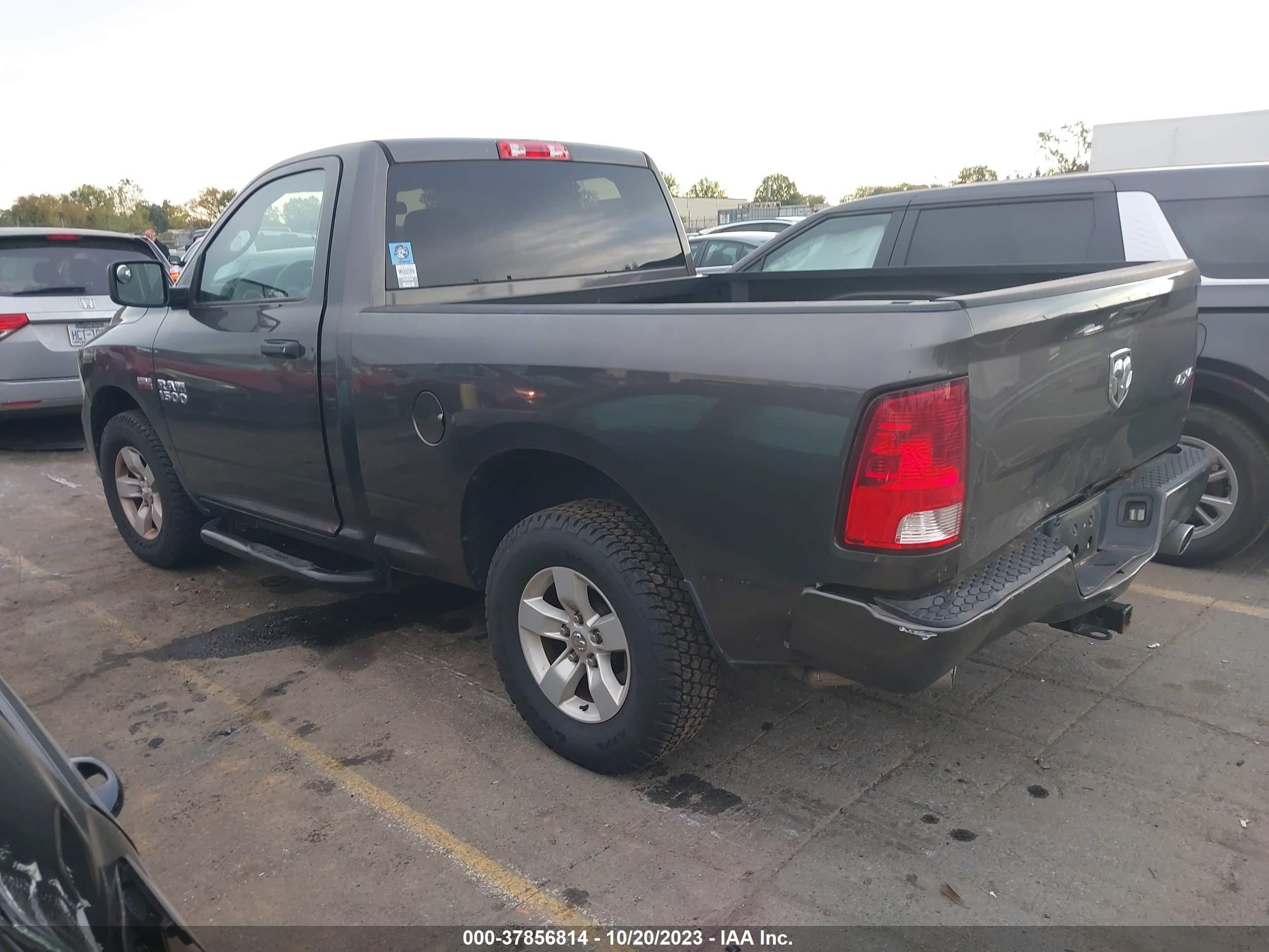 Photo 2 VIN: 3C6JR7ATXHG617724 - RAM 1500 