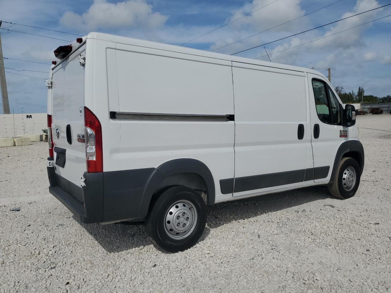 Photo 2 VIN: 3C6TRVAG2JE107613 - RAM PROMASTER CITY 