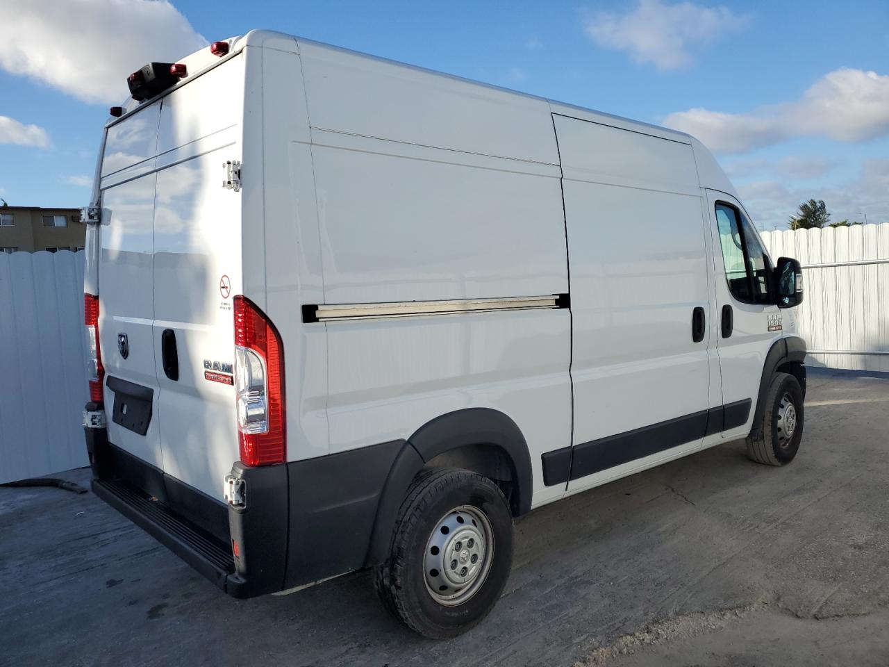 Photo 2 VIN: 3C6TRVBG5LE142065 - RAM PROMASTER CITY 