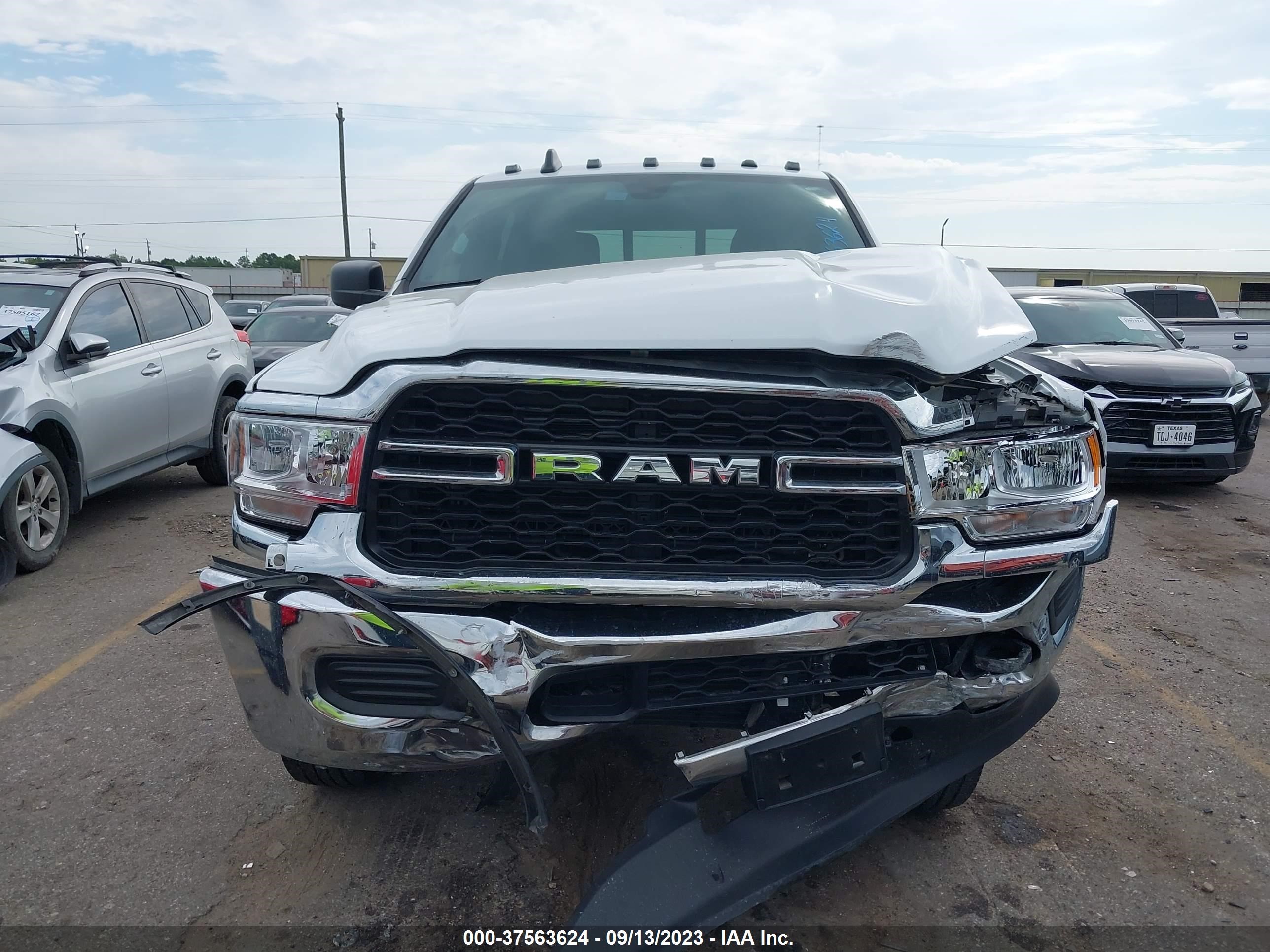 Photo 11 VIN: 3C6UR5CL6NG201891 - RAM 2500 