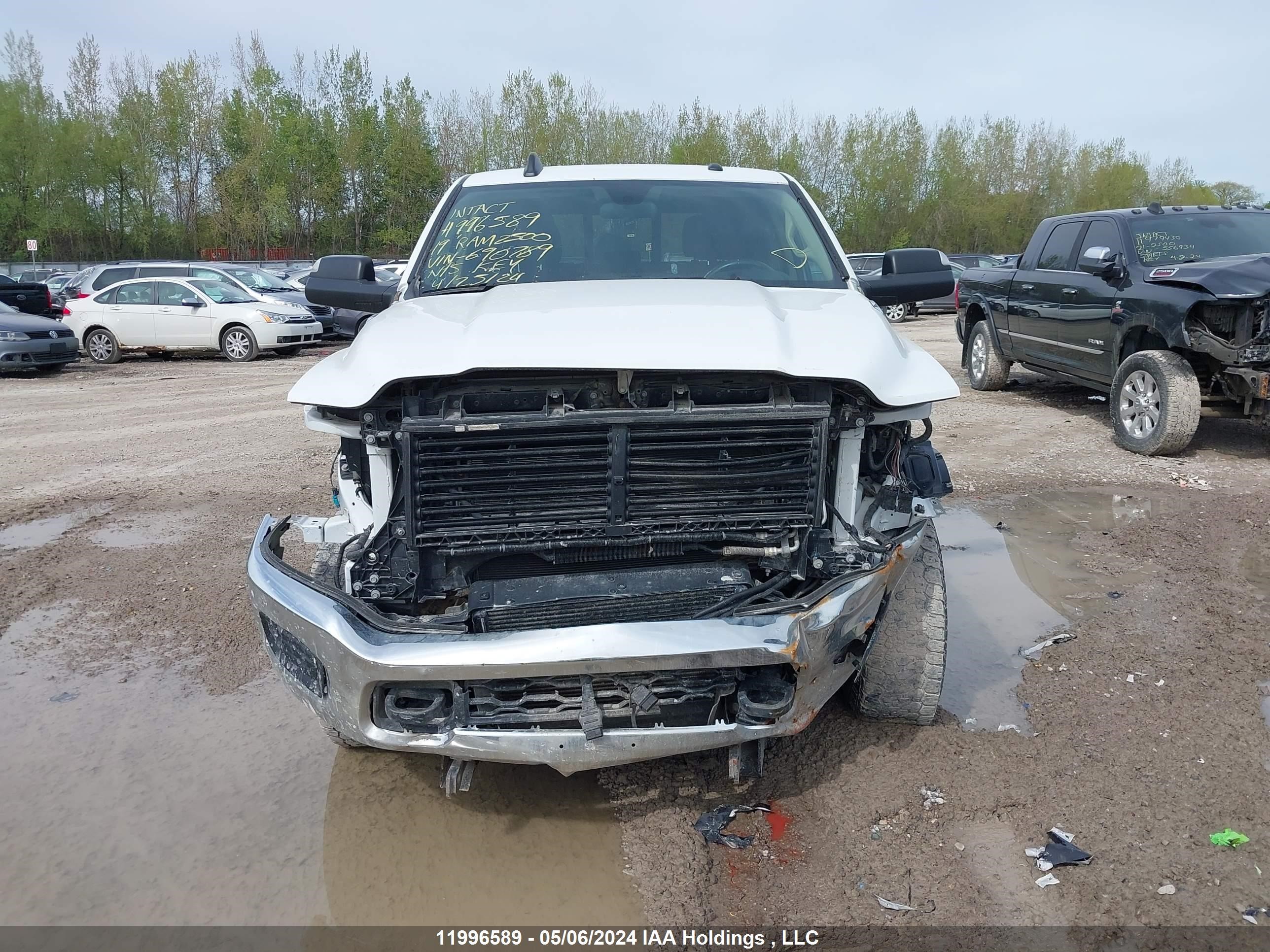 Photo 12 VIN: 3C6UR5CLXKG690789 - DODGE RAM 