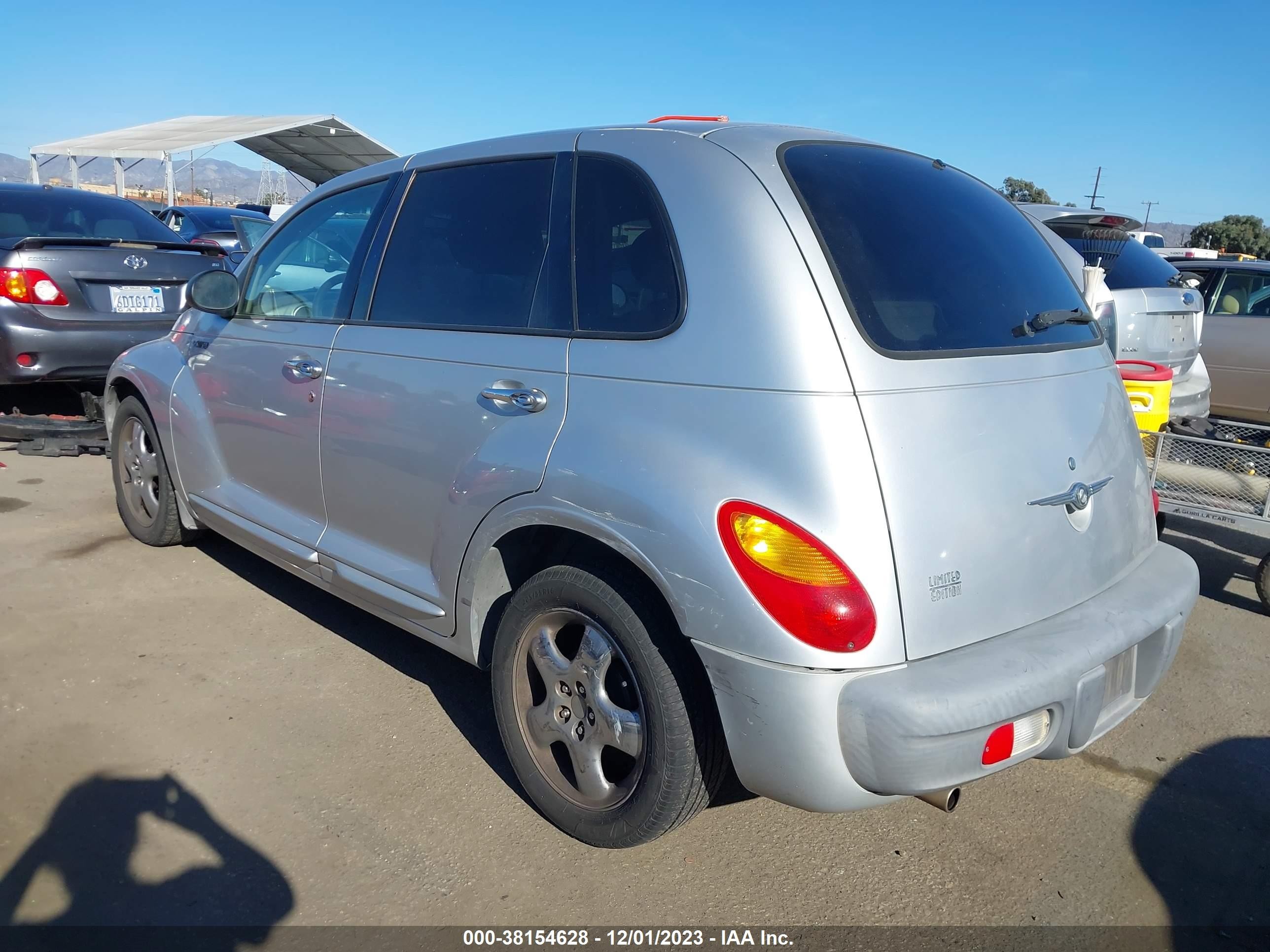 Photo 2 VIN: 3C8FY4BB01T602117 - CHRYSLER PT CRUISER 