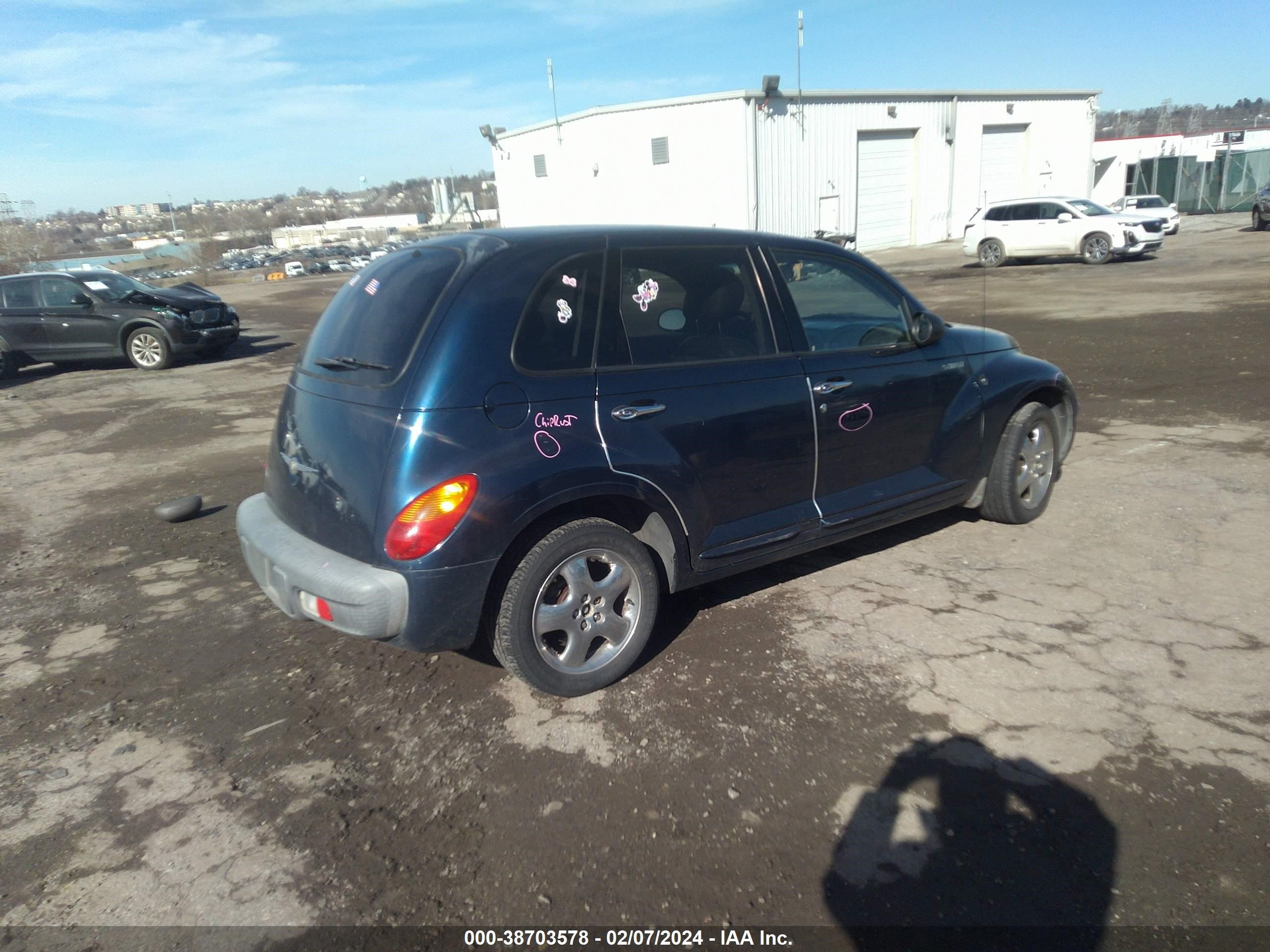 Photo 3 VIN: 3C8FY4BB11T697125 - CHRYSLER PT CRUISER 