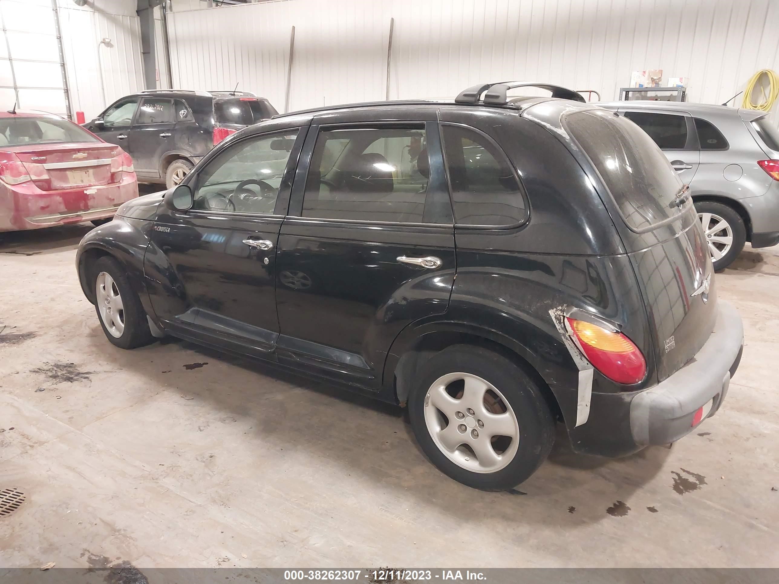 Photo 2 VIN: 3C8FY4BB61T574274 - CHRYSLER PT CRUISER 