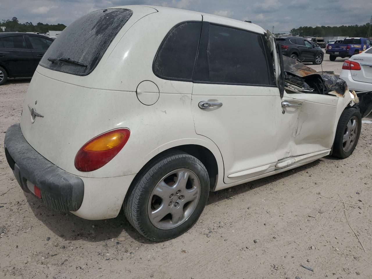 Photo 2 VIN: 3C8FY4BB61T603532 - CHRYSLER PT CRUISER 