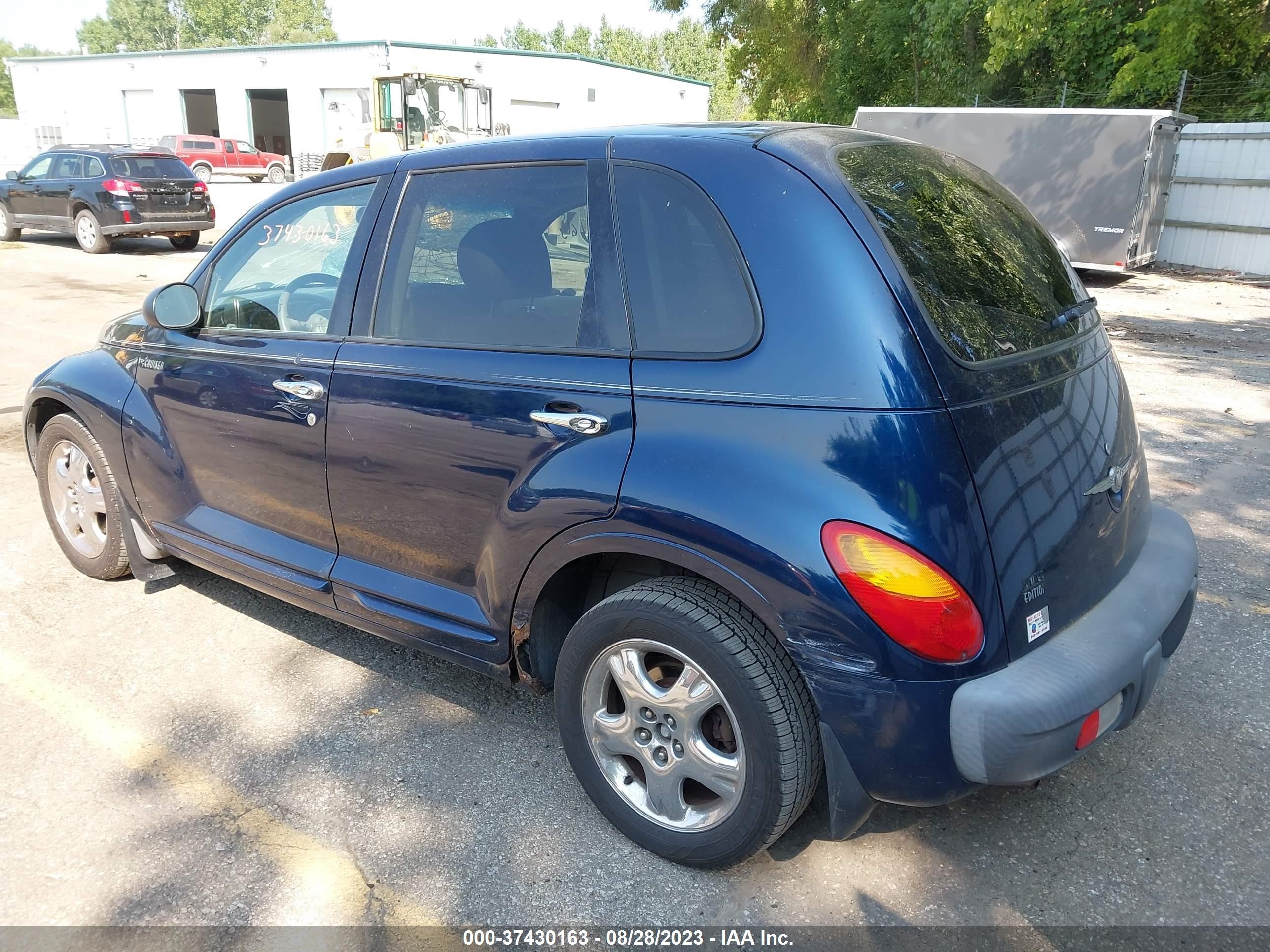 Photo 2 VIN: 3C8FY4BB91T604156 - CHRYSLER PT CRUISER 