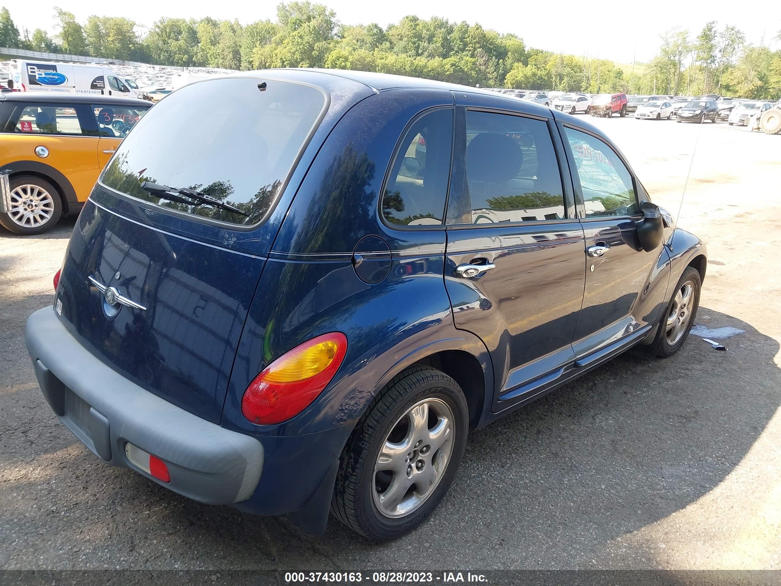 Photo 3 VIN: 3C8FY4BB91T604156 - CHRYSLER PT CRUISER 