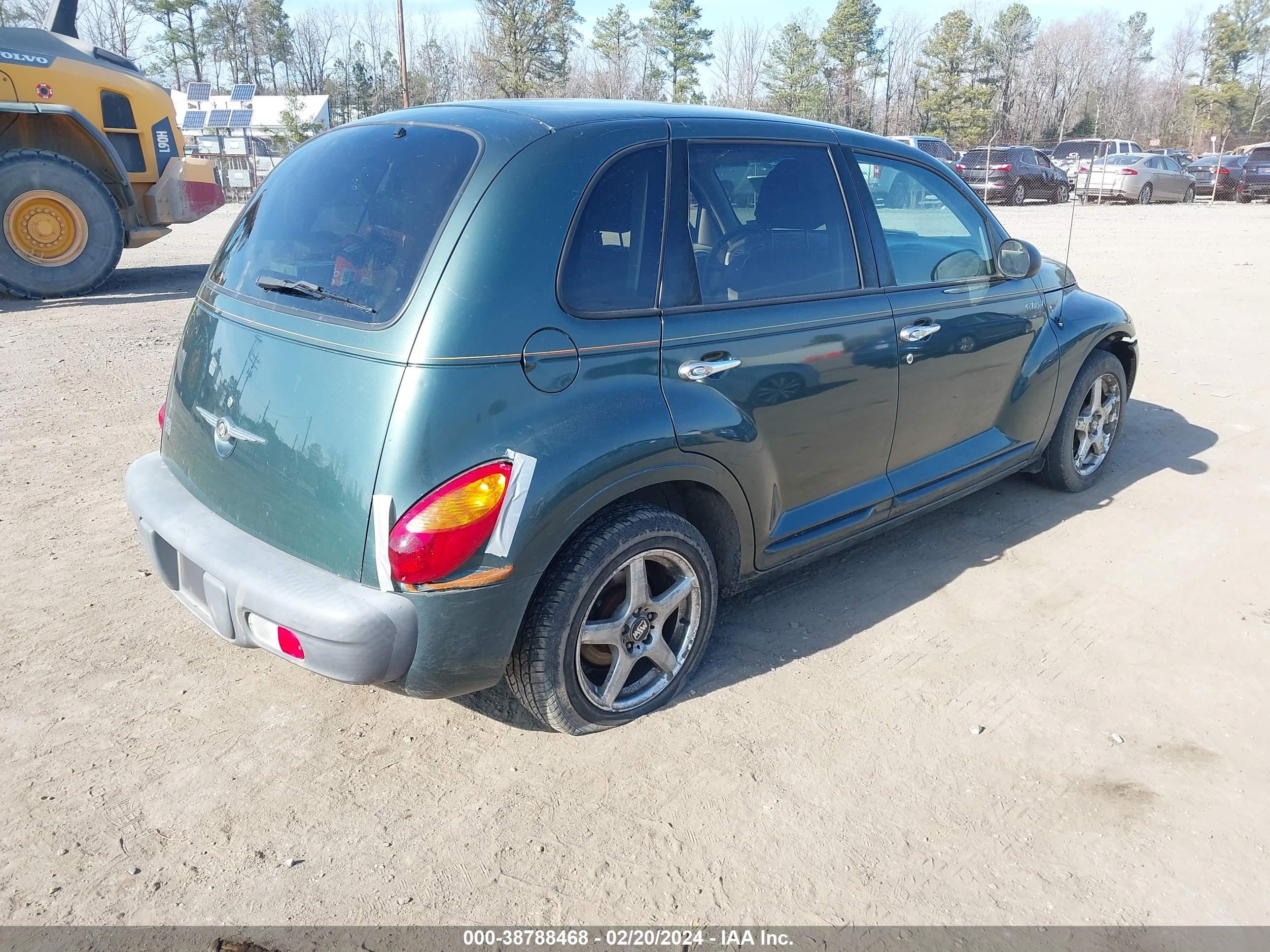 Photo 3 VIN: 3C8FY4BBX1T649932 - CHRYSLER PT CRUISER 