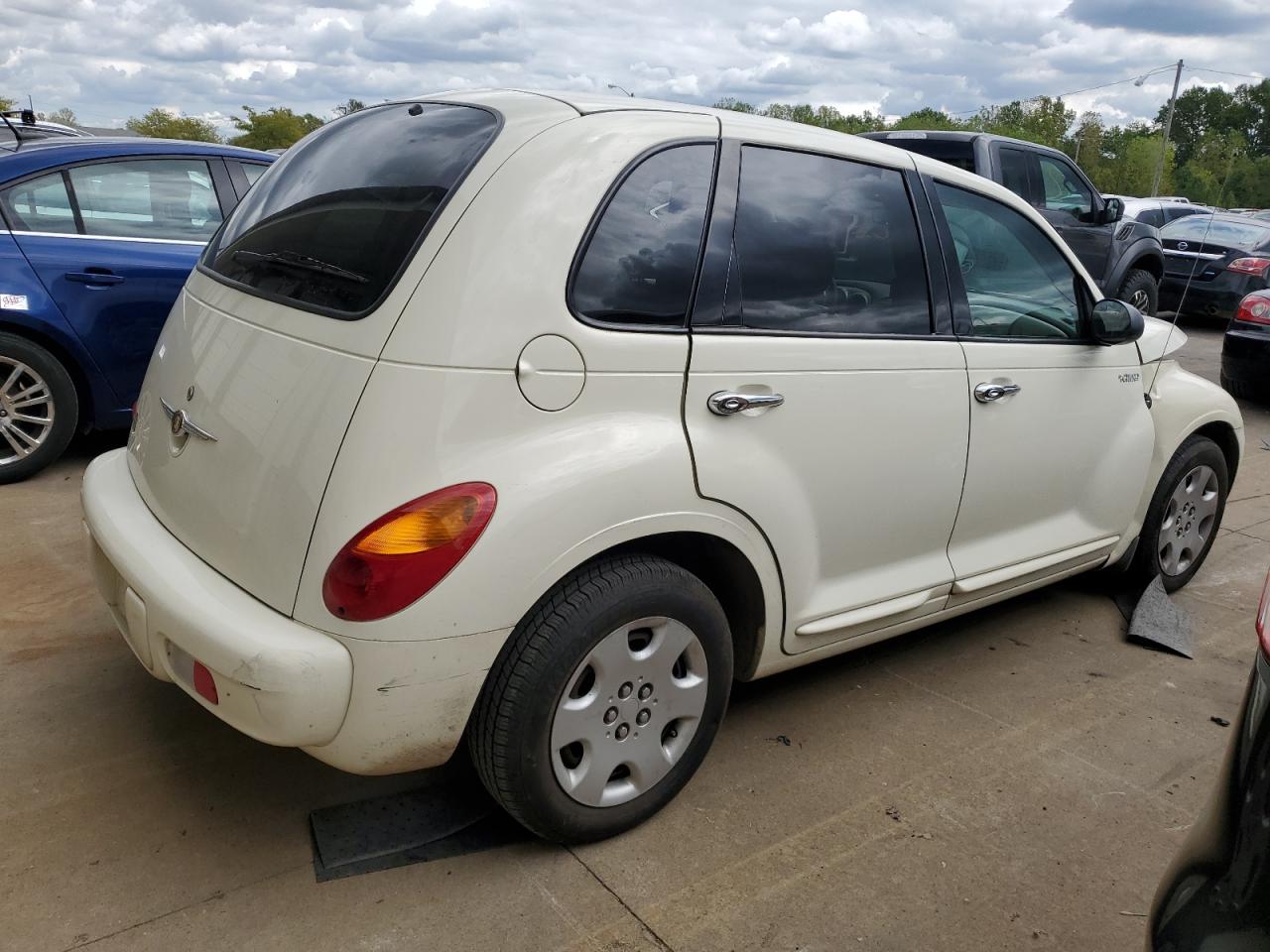 Photo 2 VIN: 3C8FY58B05T640966 - CHRYSLER PT CRUISER 