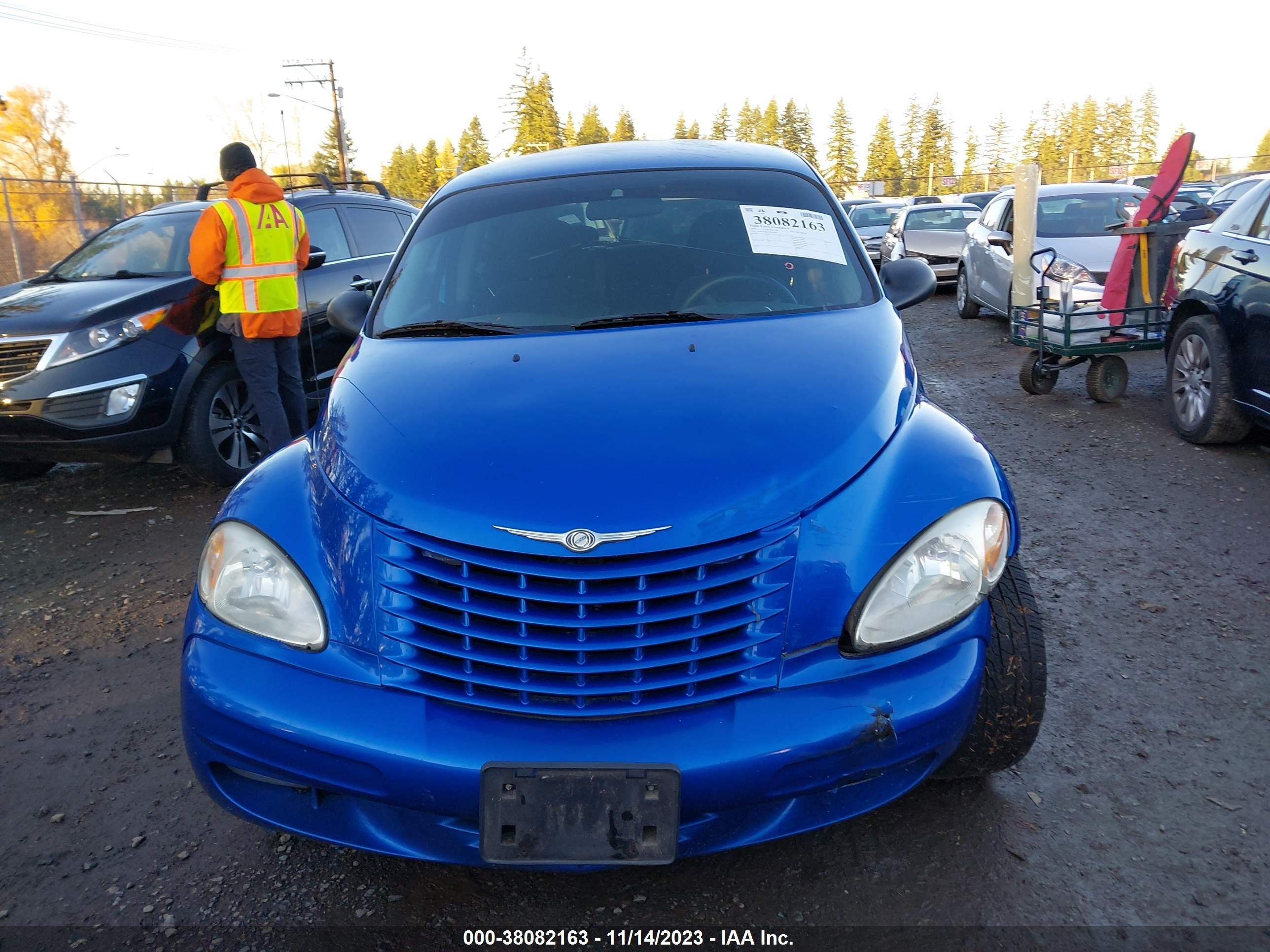 Photo 11 VIN: 3C8FY58BX3T535090 - CHRYSLER PT CRUISER 