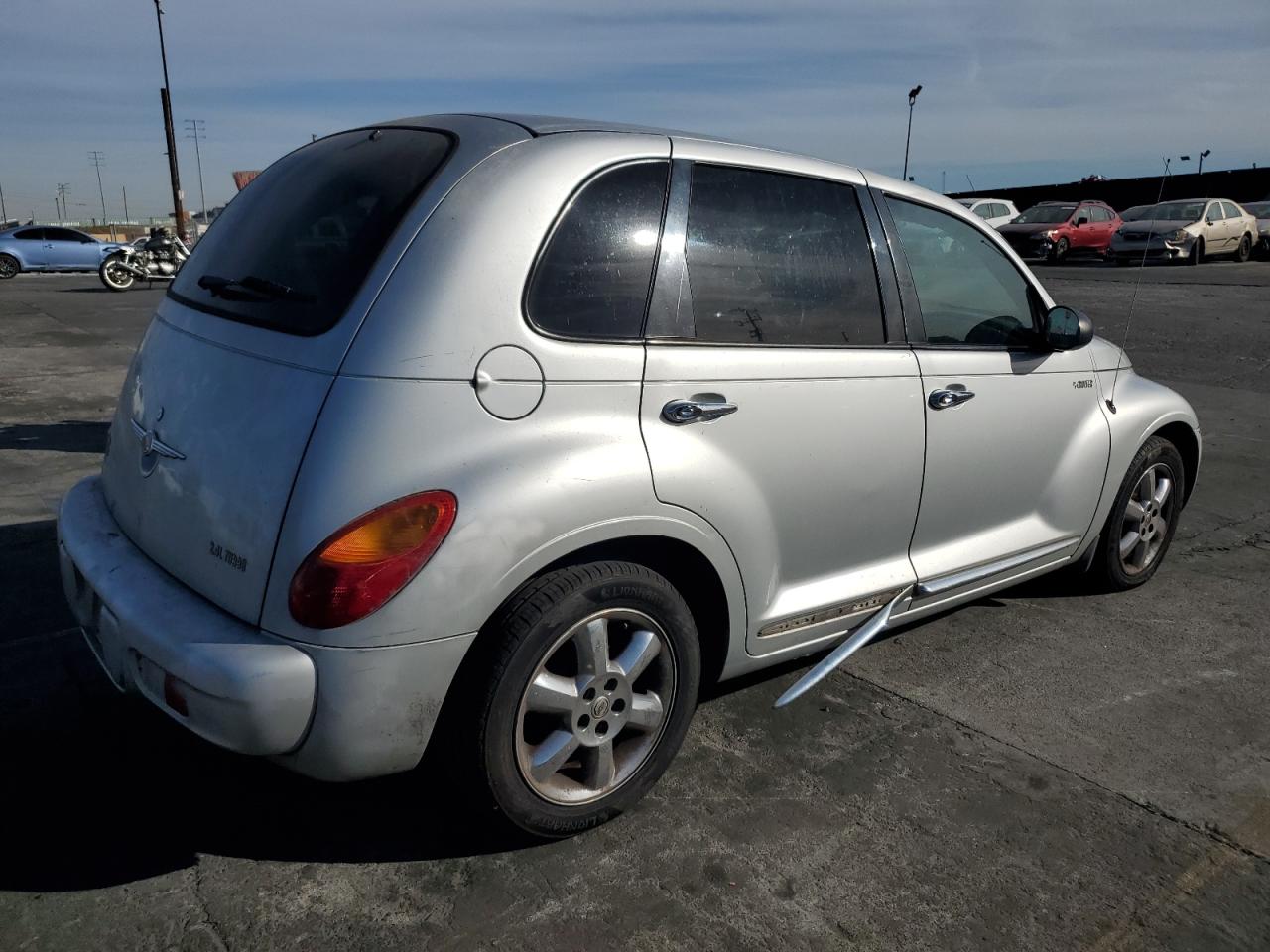 Photo 2 VIN: 3C8FY68855T581875 - CHRYSLER PT CRUISER 