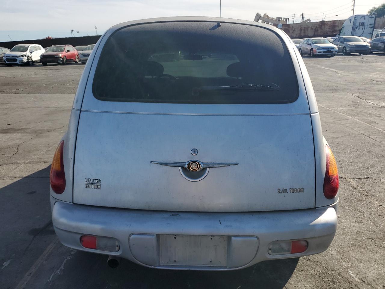 Photo 5 VIN: 3C8FY68855T581875 - CHRYSLER PT CRUISER 