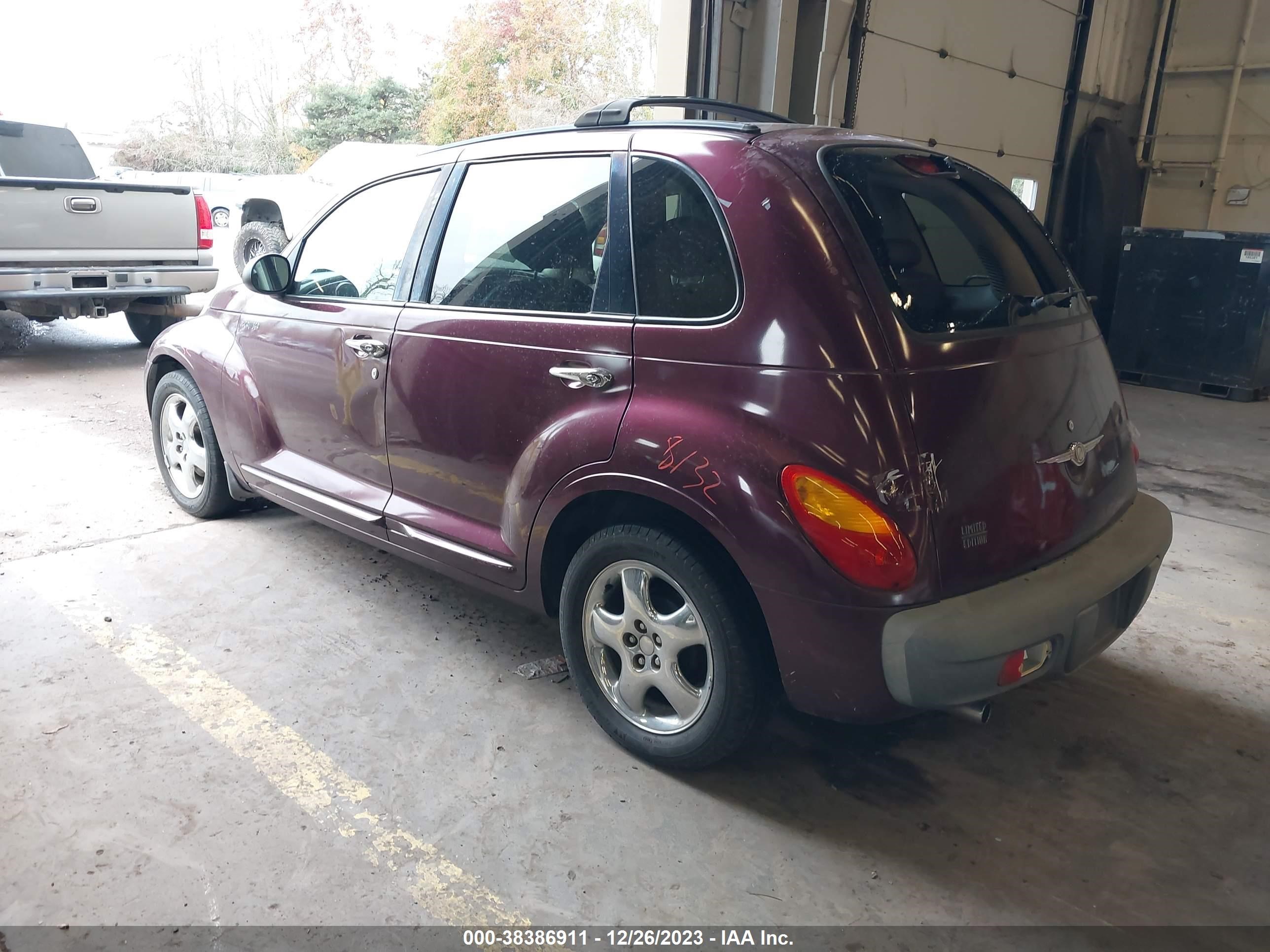 Photo 2 VIN: 3C8FY68B42T292977 - CHRYSLER PT CRUISER 