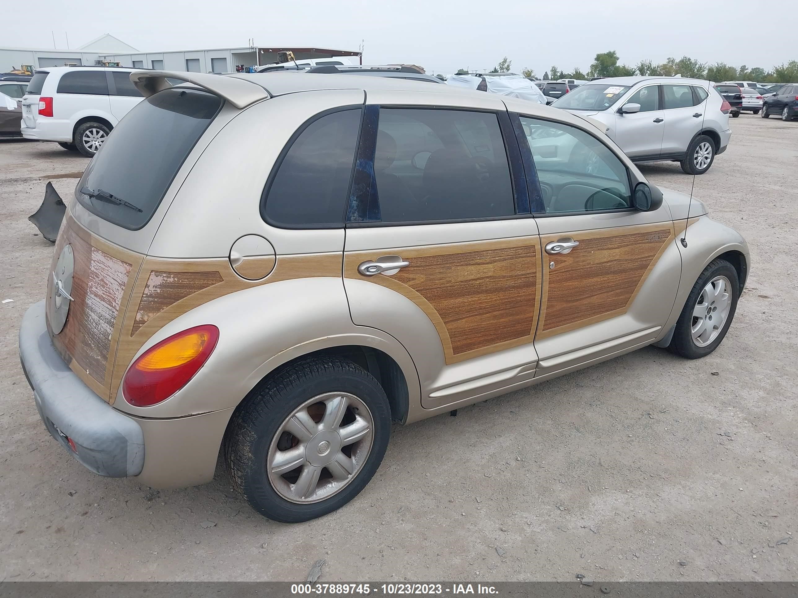 Photo 3 VIN: 3C8FY68B52T370697 - CHRYSLER PT CRUISER 