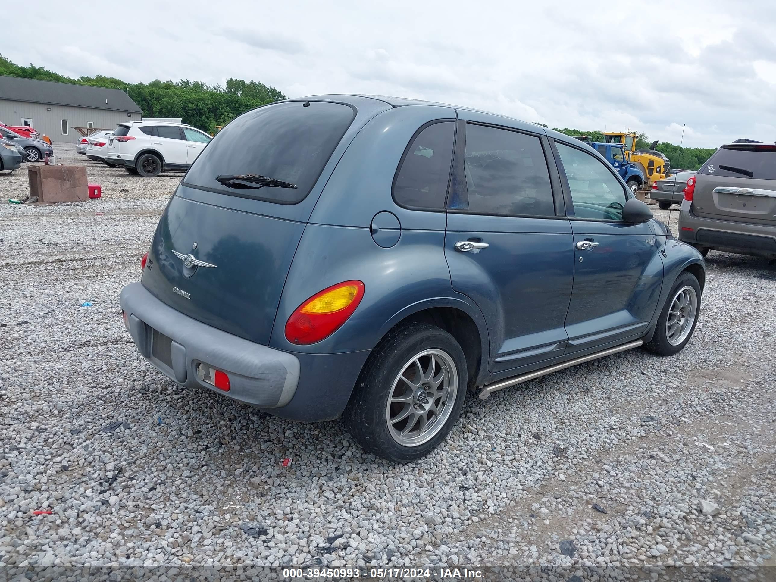 Photo 3 VIN: 3C8FY68B62T226821 - CHRYSLER PT CRUISER 