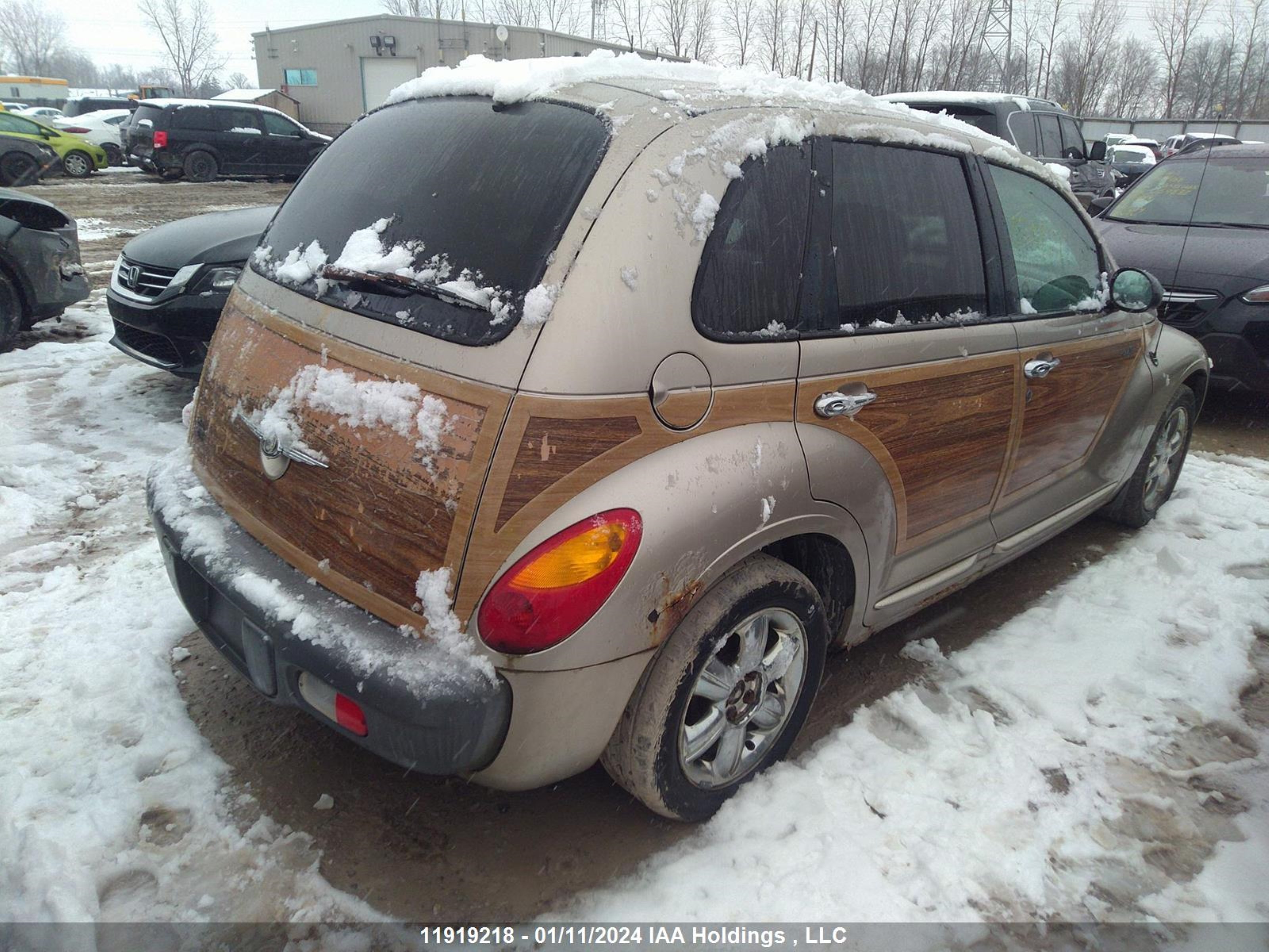 Photo 3 VIN: 3C8FY68BX2T379749 - CHRYSLER PT CRUISER 