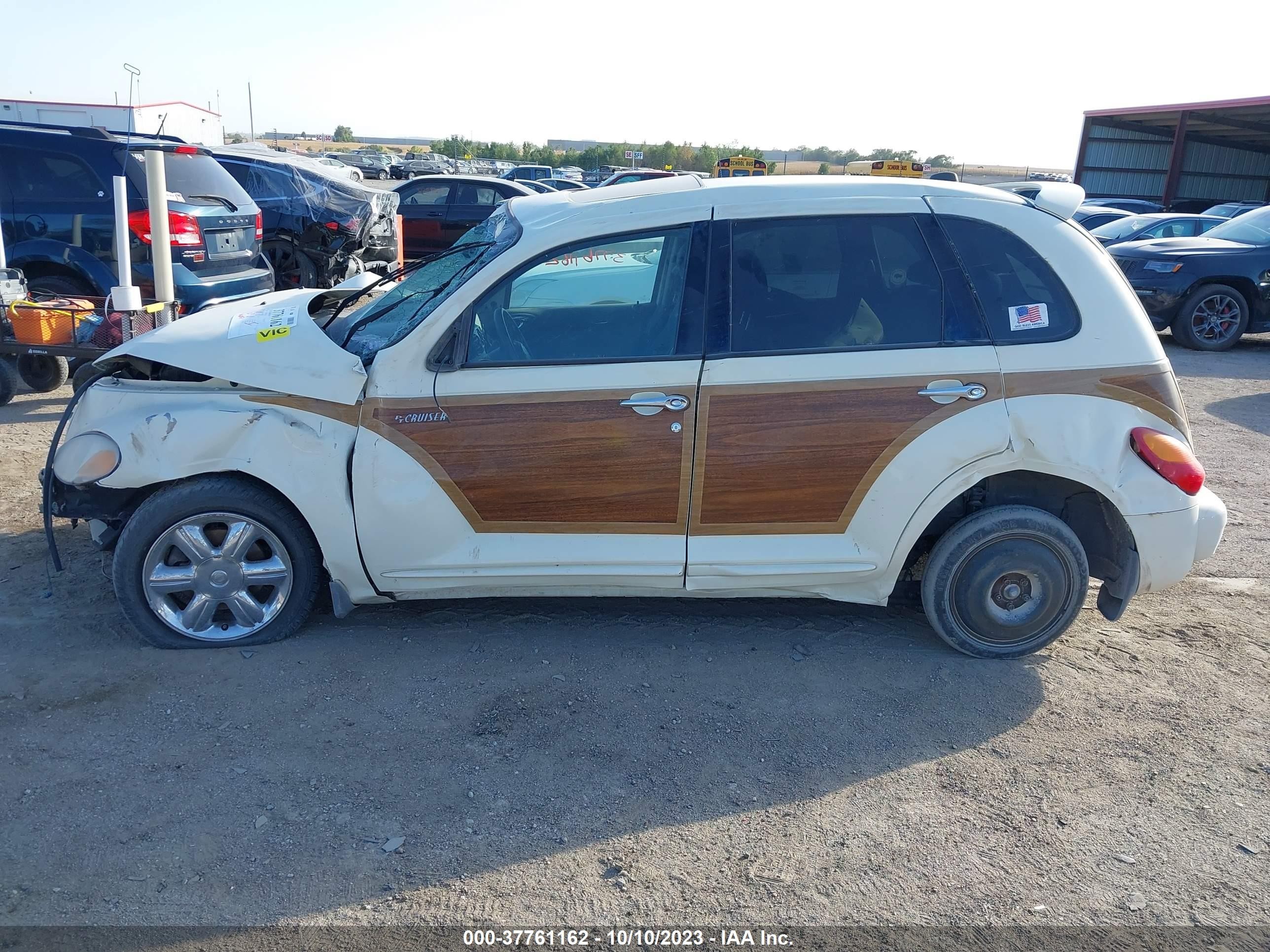 Photo 13 VIN: 3C8FY68BX5T520355 - CHRYSLER PT CRUISER 