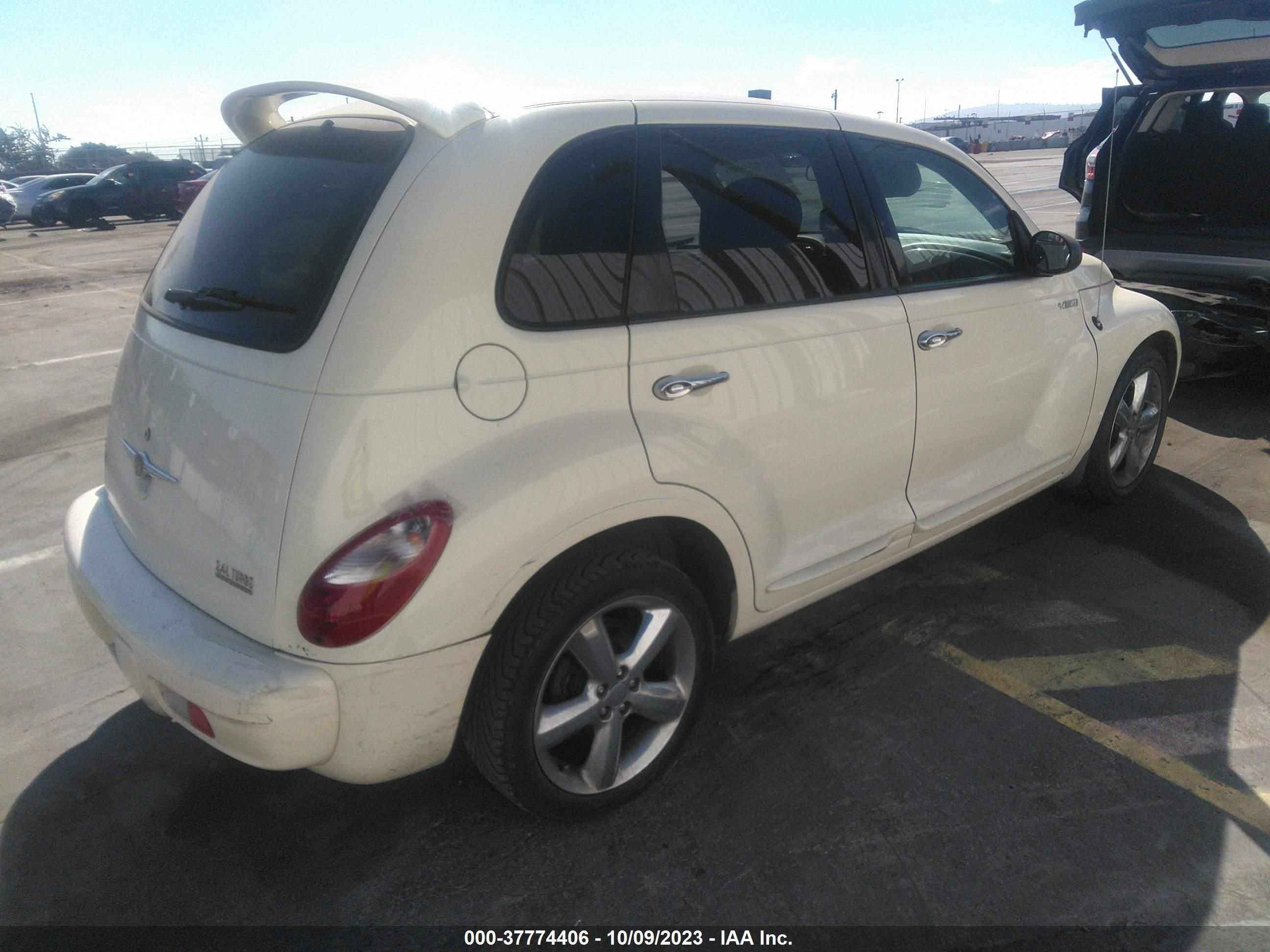 Photo 3 VIN: 3C8FY78G24T305844 - CHRYSLER PT CRUISER 