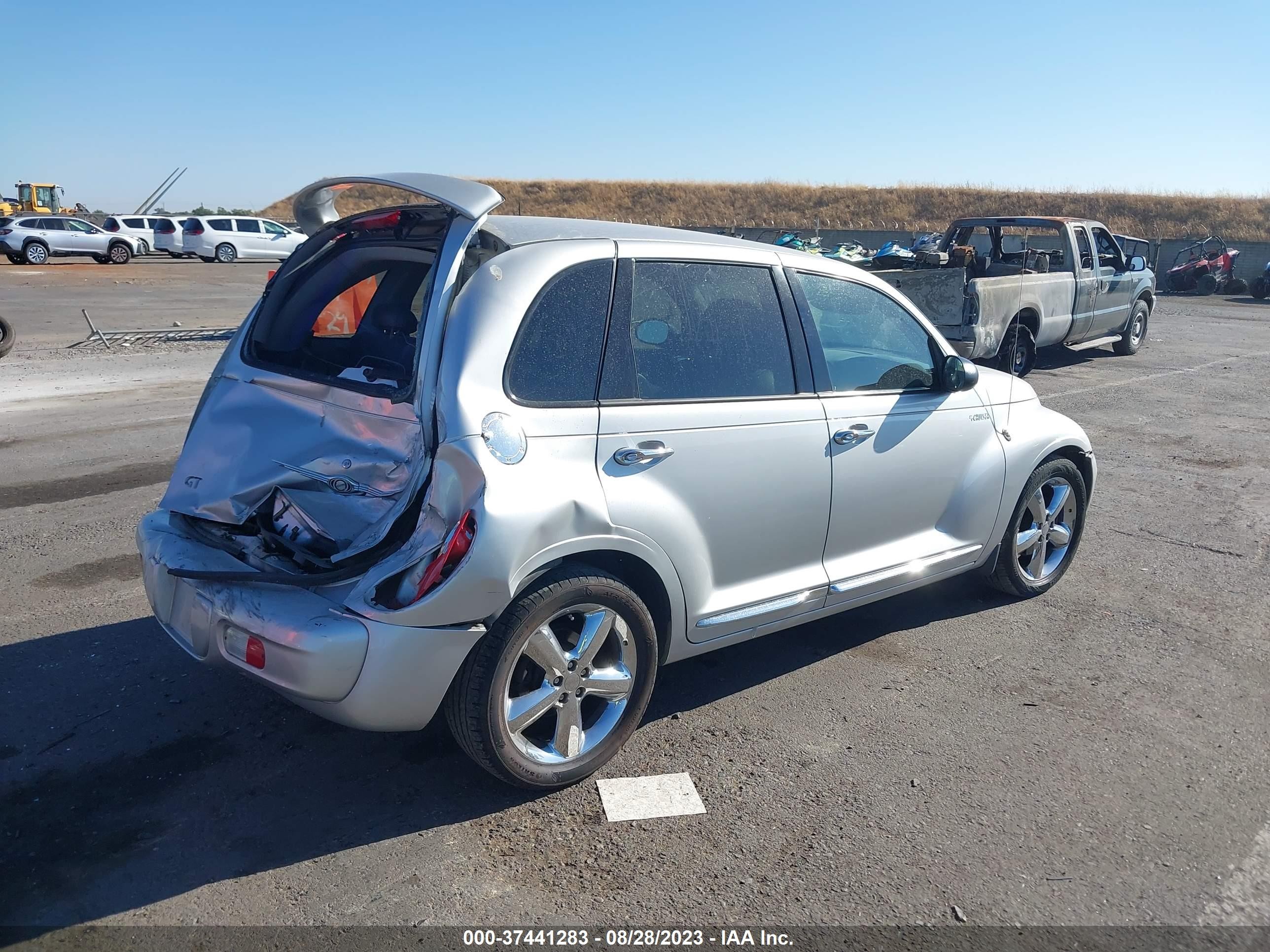 Photo 4 VIN: 3C8FY78G64T349832 - CHRYSLER PT CRUISER 