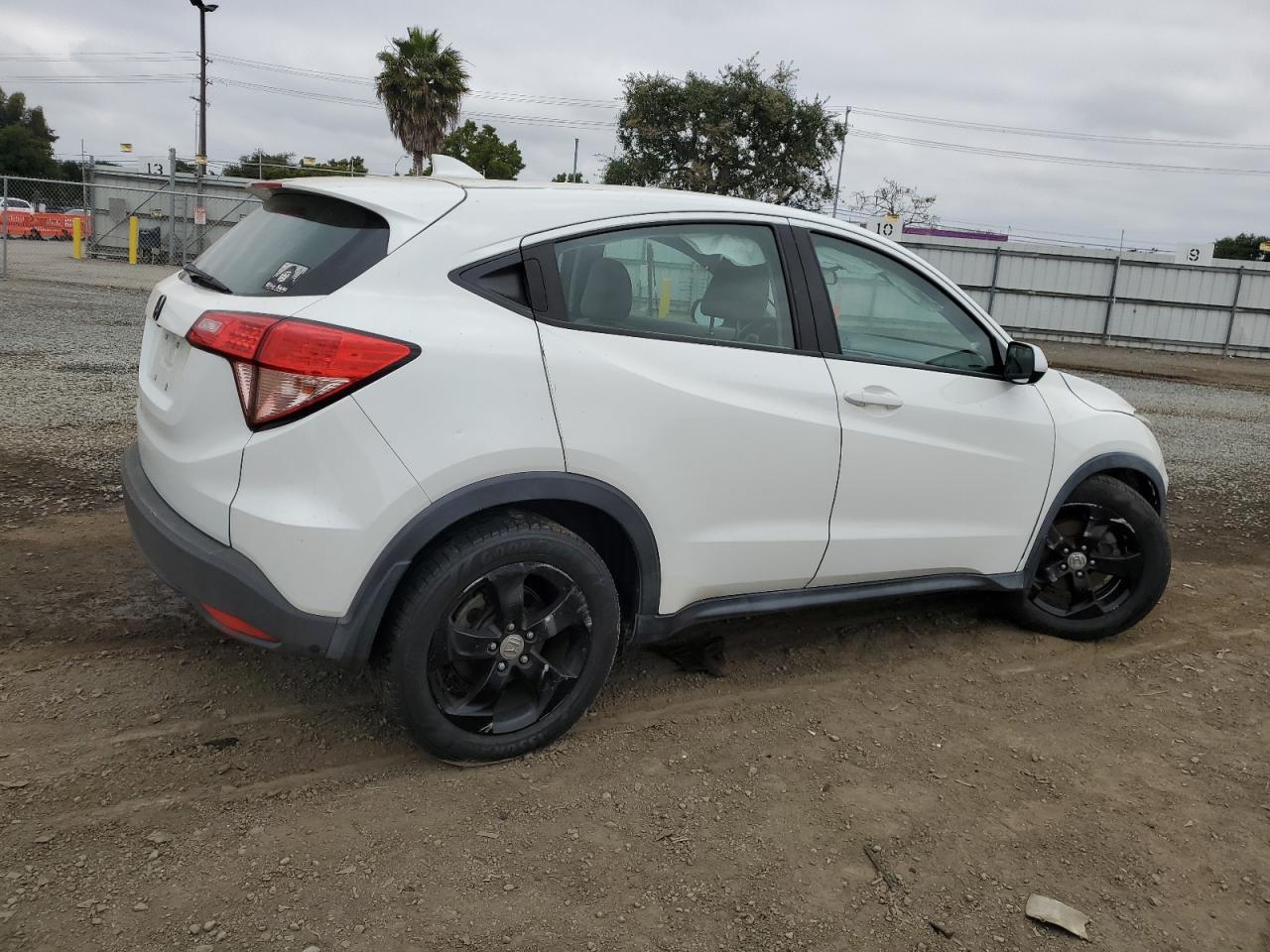 Photo 2 VIN: 3CZRU5H37GM704771 - HONDA HR-V 