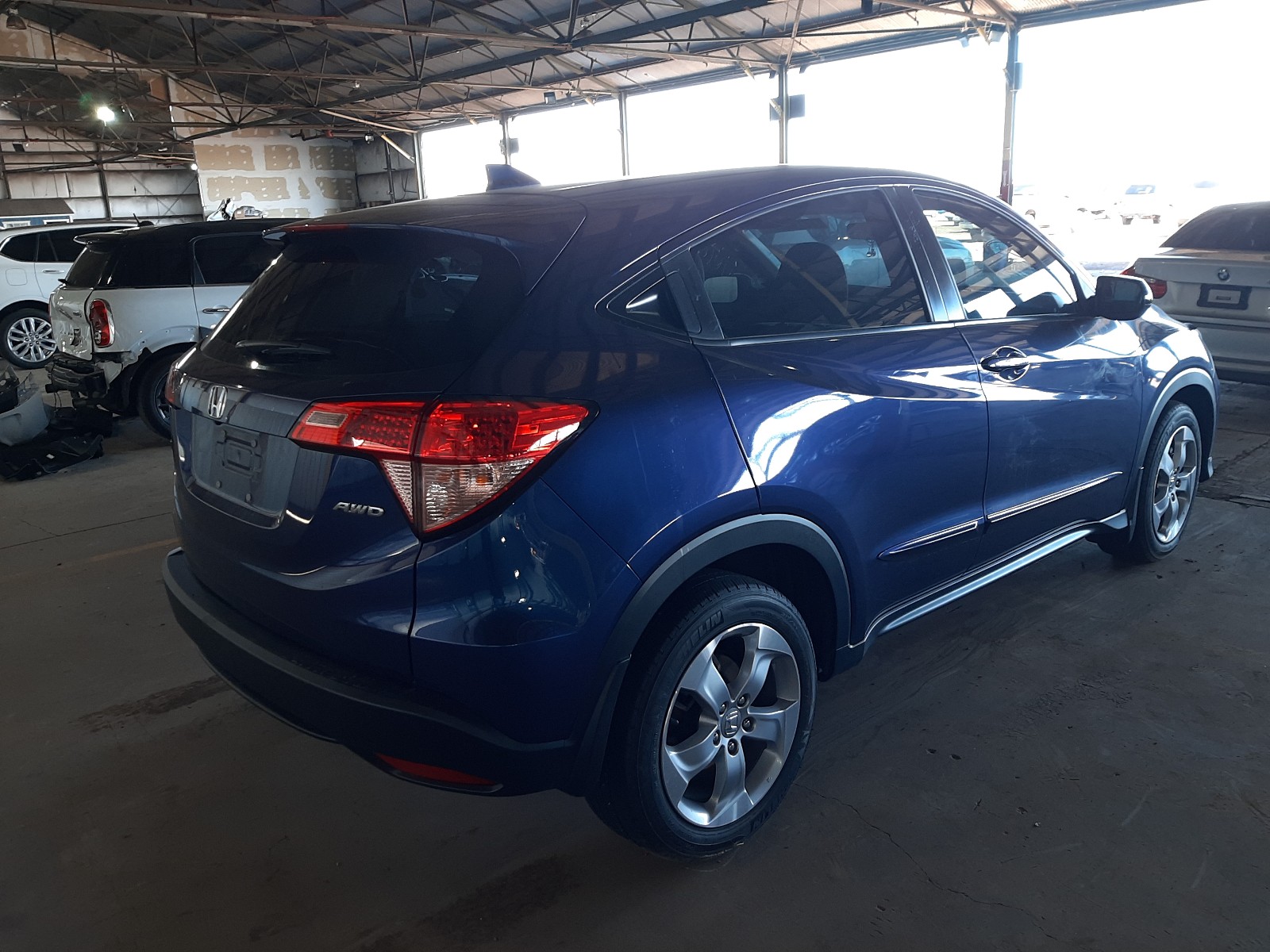 Photo 3 VIN: 3CZRU6H32GM755486 - HONDA HR-V LX 