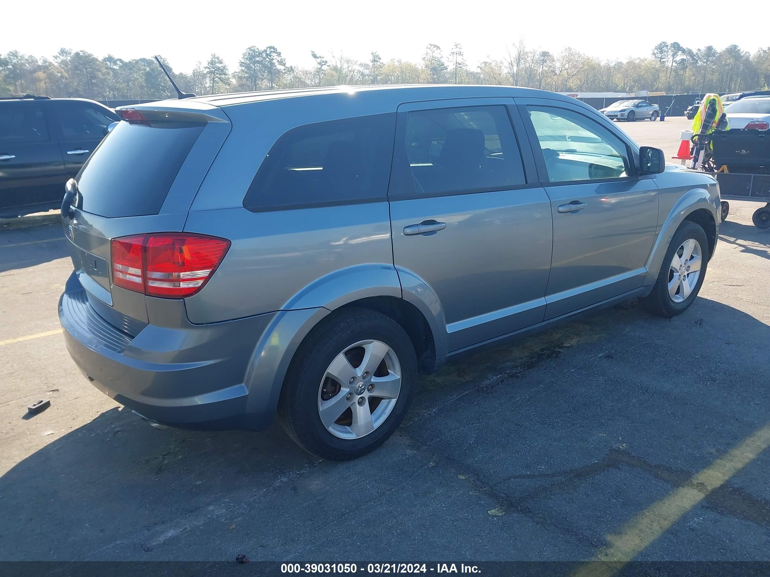 Photo 3 VIN: 3D4GG57V19T529744 - DODGE JOURNEY 