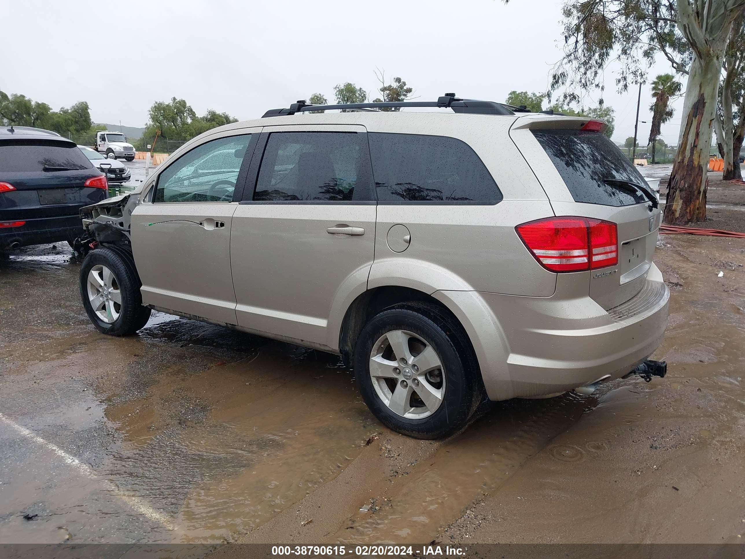 Photo 2 VIN: 3D4GG57V29T159355 - DODGE JOURNEY 