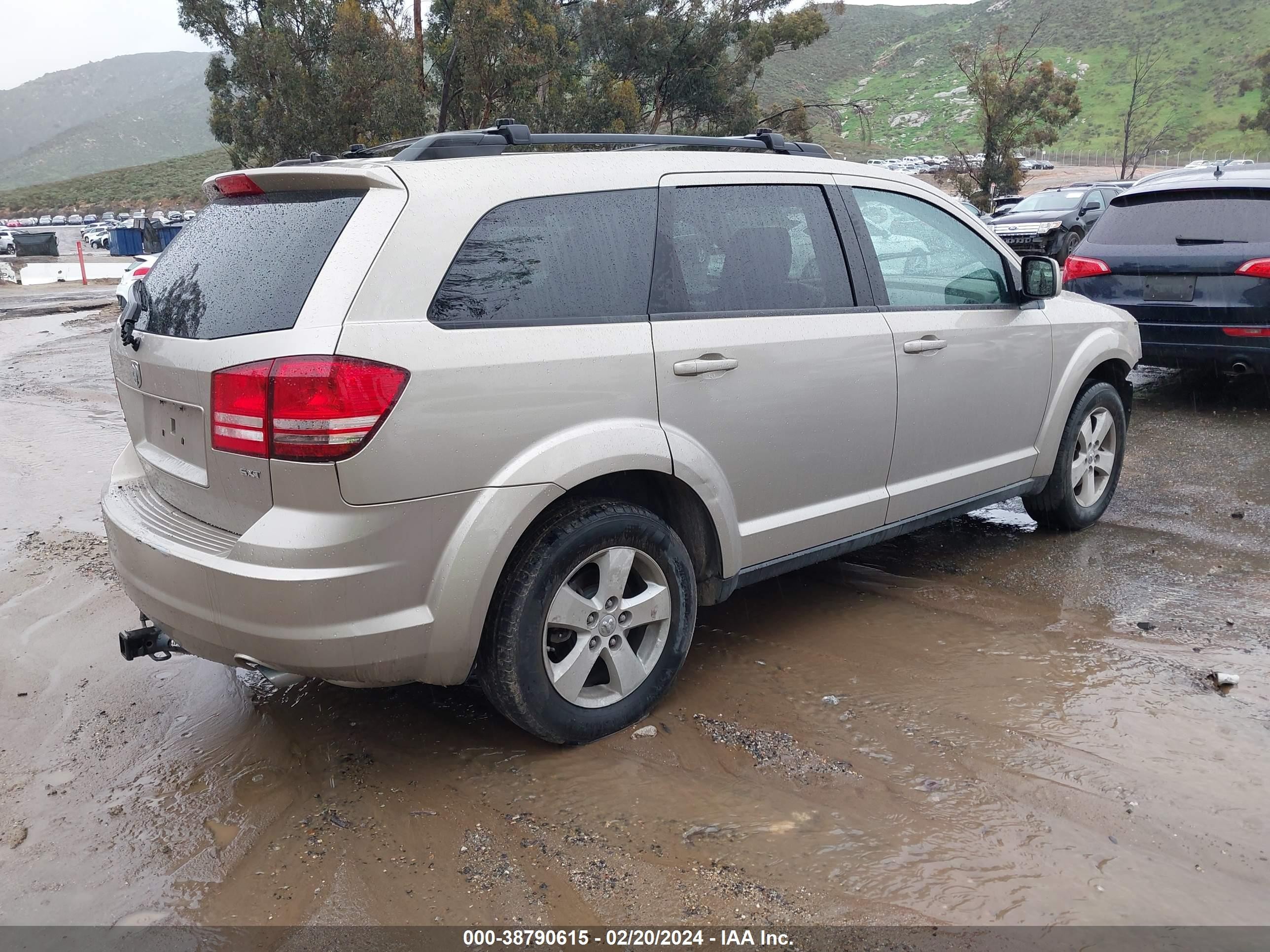 Photo 3 VIN: 3D4GG57V29T159355 - DODGE JOURNEY 