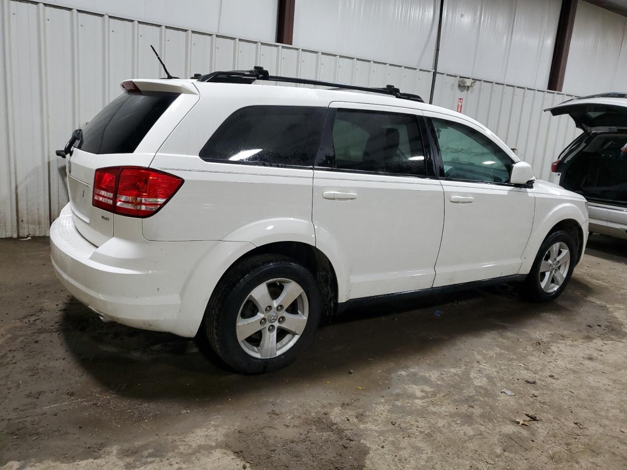 Photo 2 VIN: 3D4GG57V89T146674 - DODGE JOURNEY 