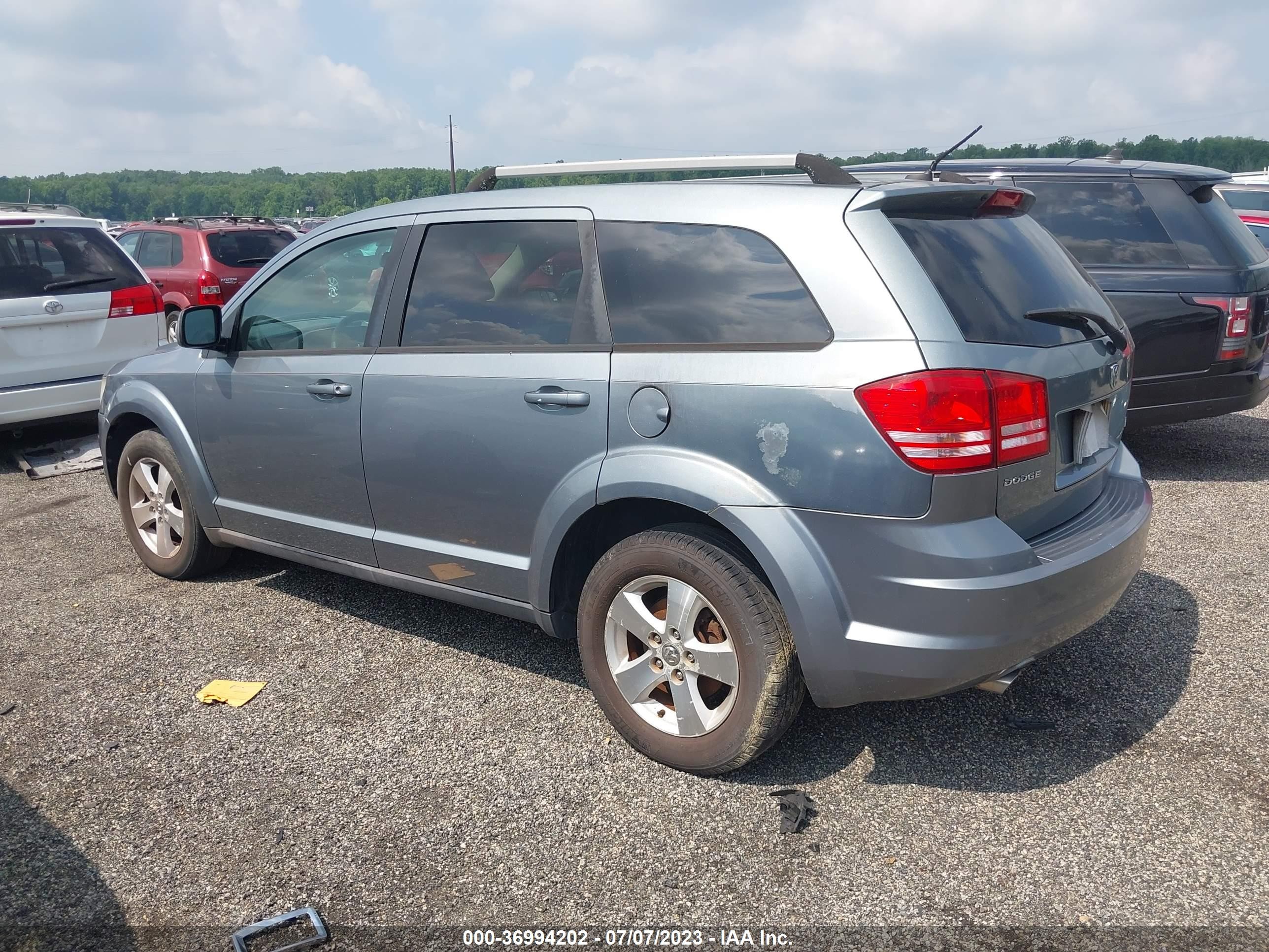 Photo 2 VIN: 3D4GG57V99T592901 - DODGE JOURNEY 