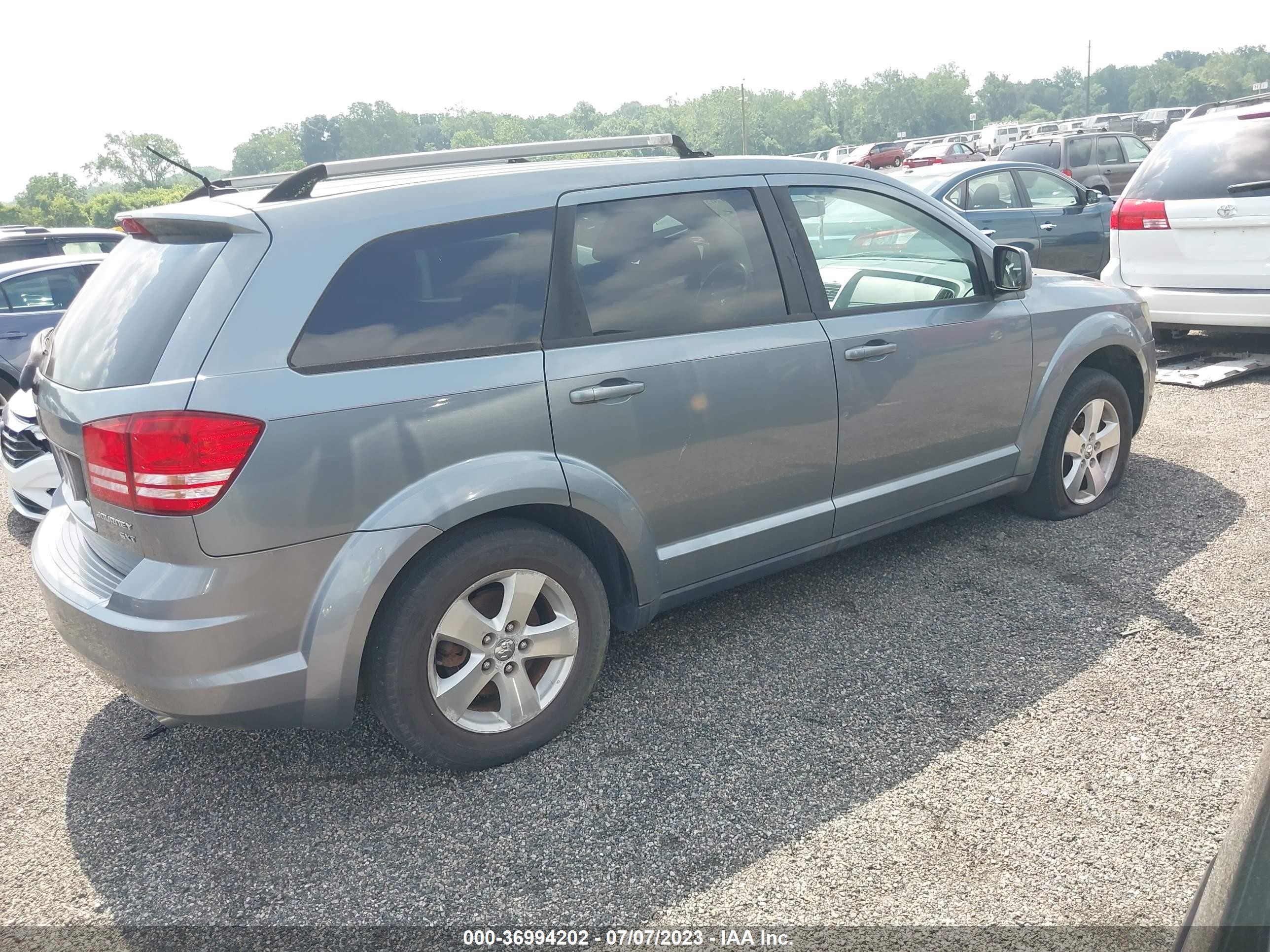 Photo 3 VIN: 3D4GG57V99T592901 - DODGE JOURNEY 